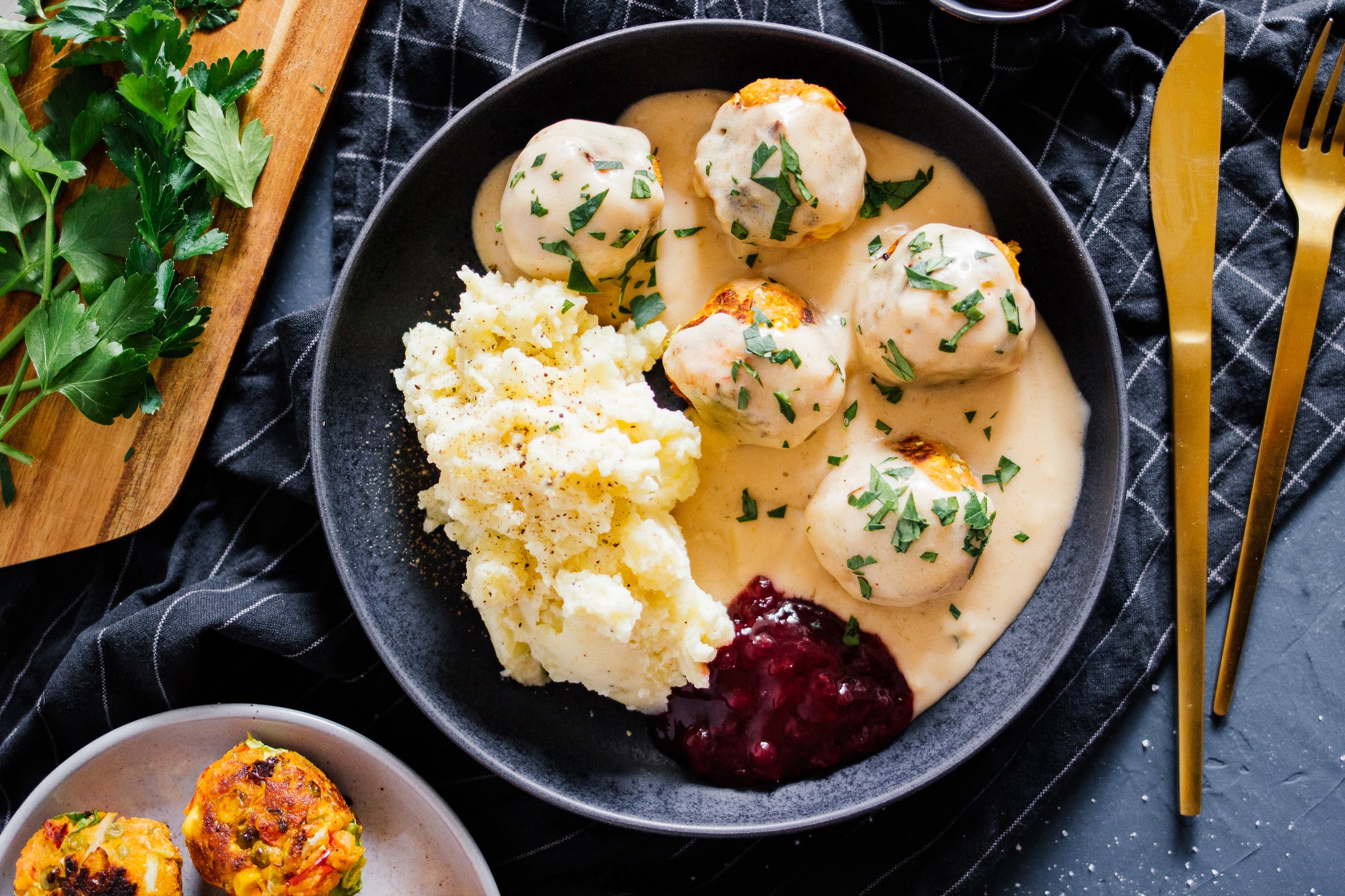vegan Swedish meatballs with creme sauce and mashed potatoes
