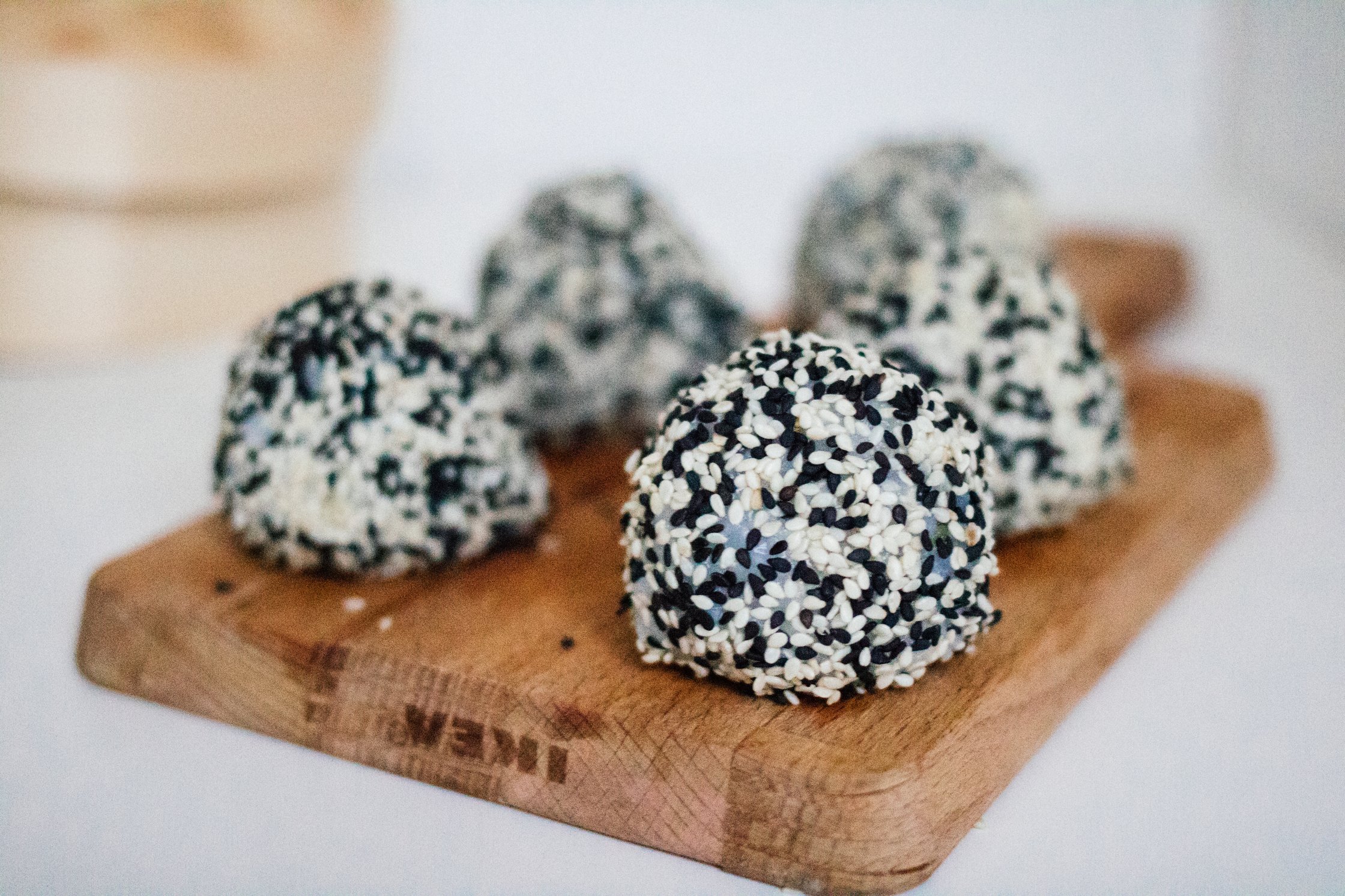 Vegane Onigiri Balls bereit zum Essen