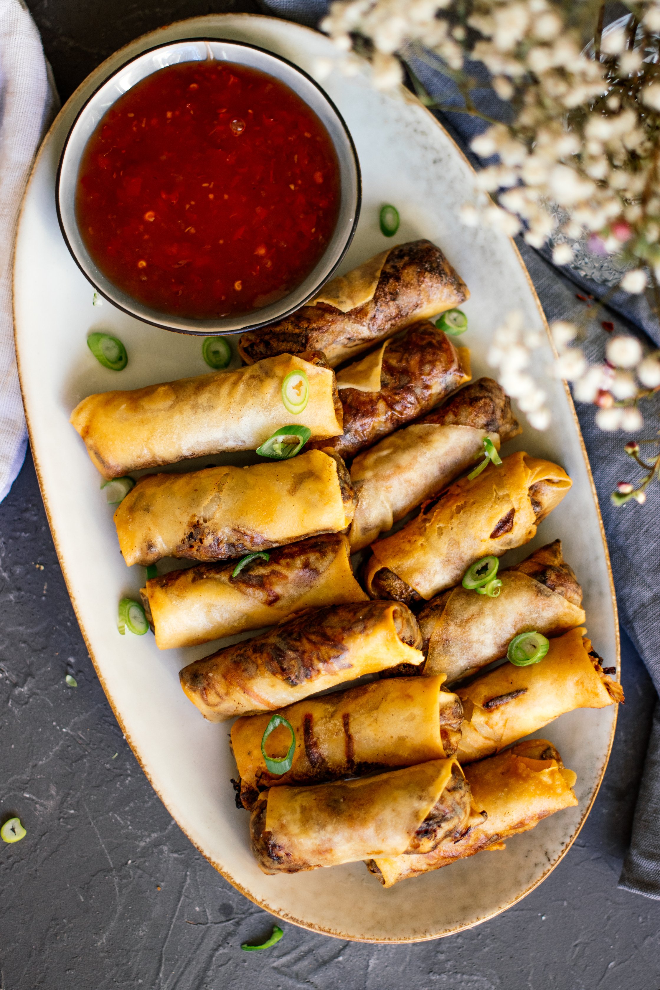 vegane frühlingsrollen nach dem frittieren