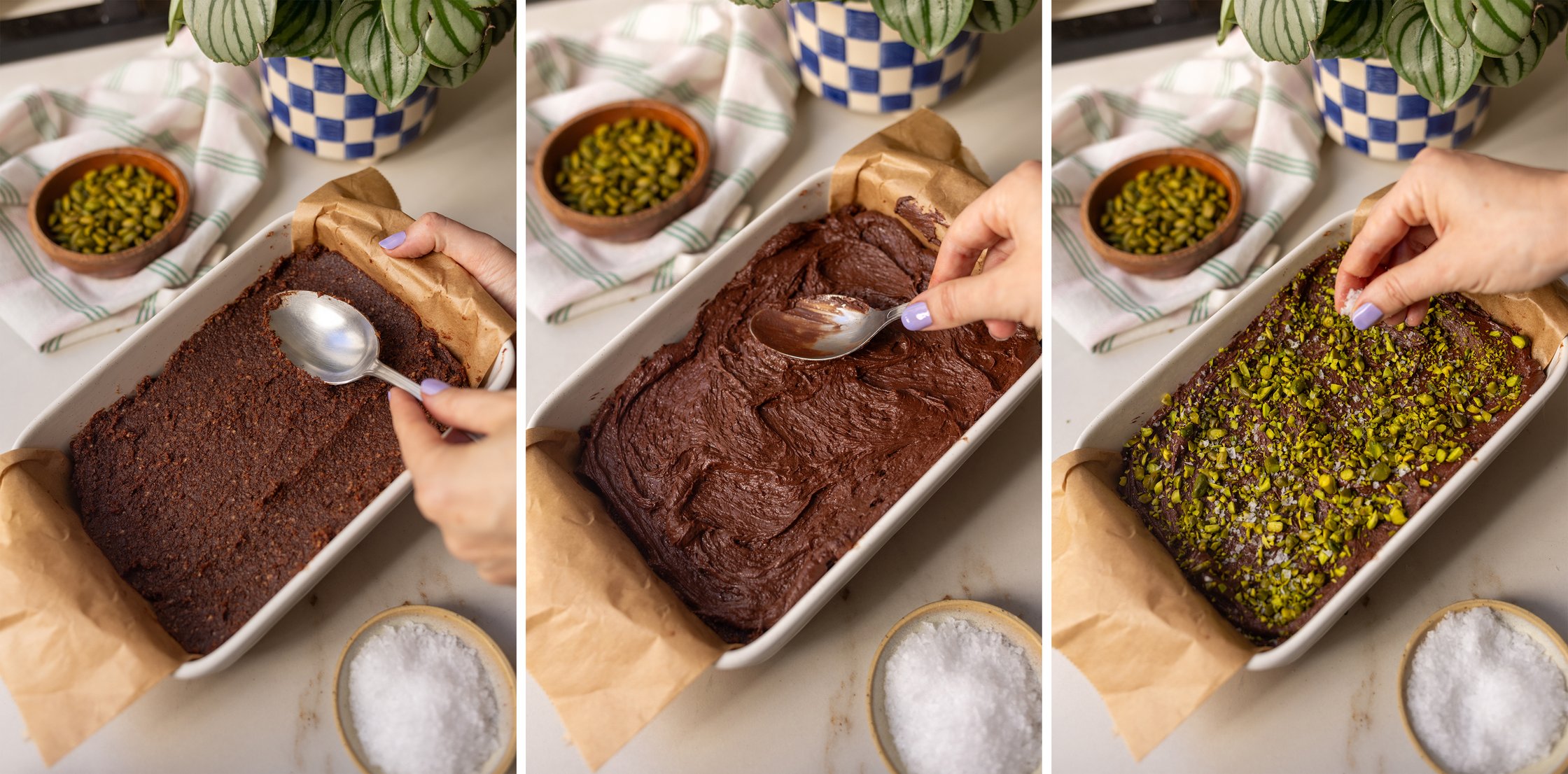 Ein dreigeteiltes Bild wie die die Brownies eine Form gefüllt und mit Pistazien bestreut werden.