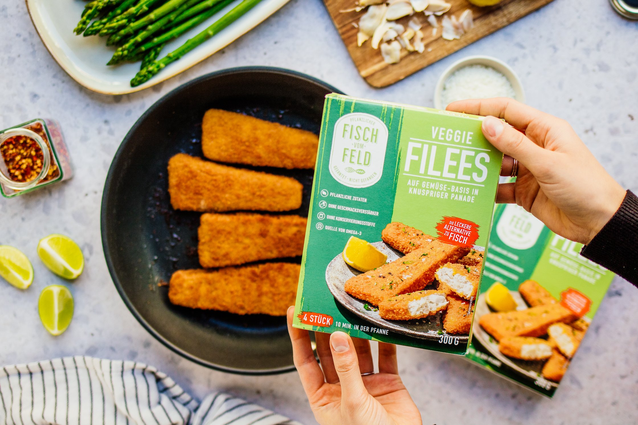Vegane Fischfillets in einer Pfanne