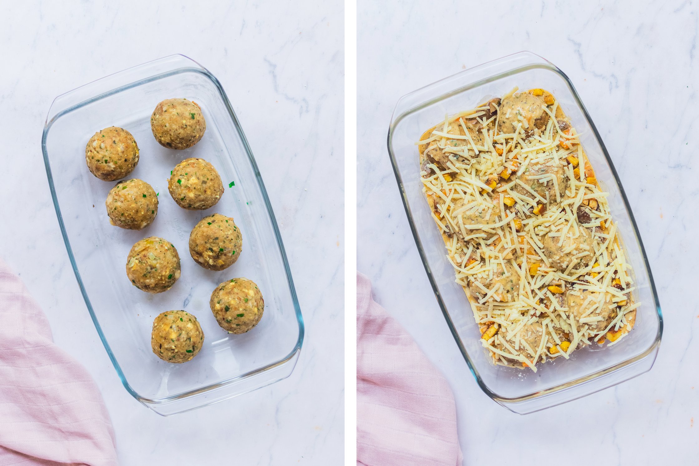 In einer Auflaufform liegen Semmelknödel, einmal mit und einmal ohne Soße und Käse.