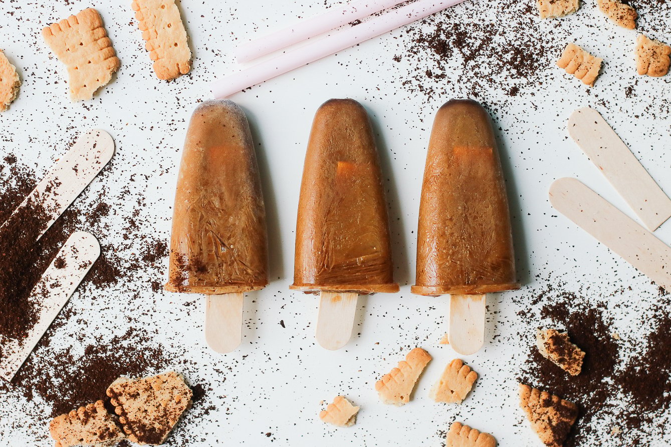 3 coffee Popsicles coffee powder around