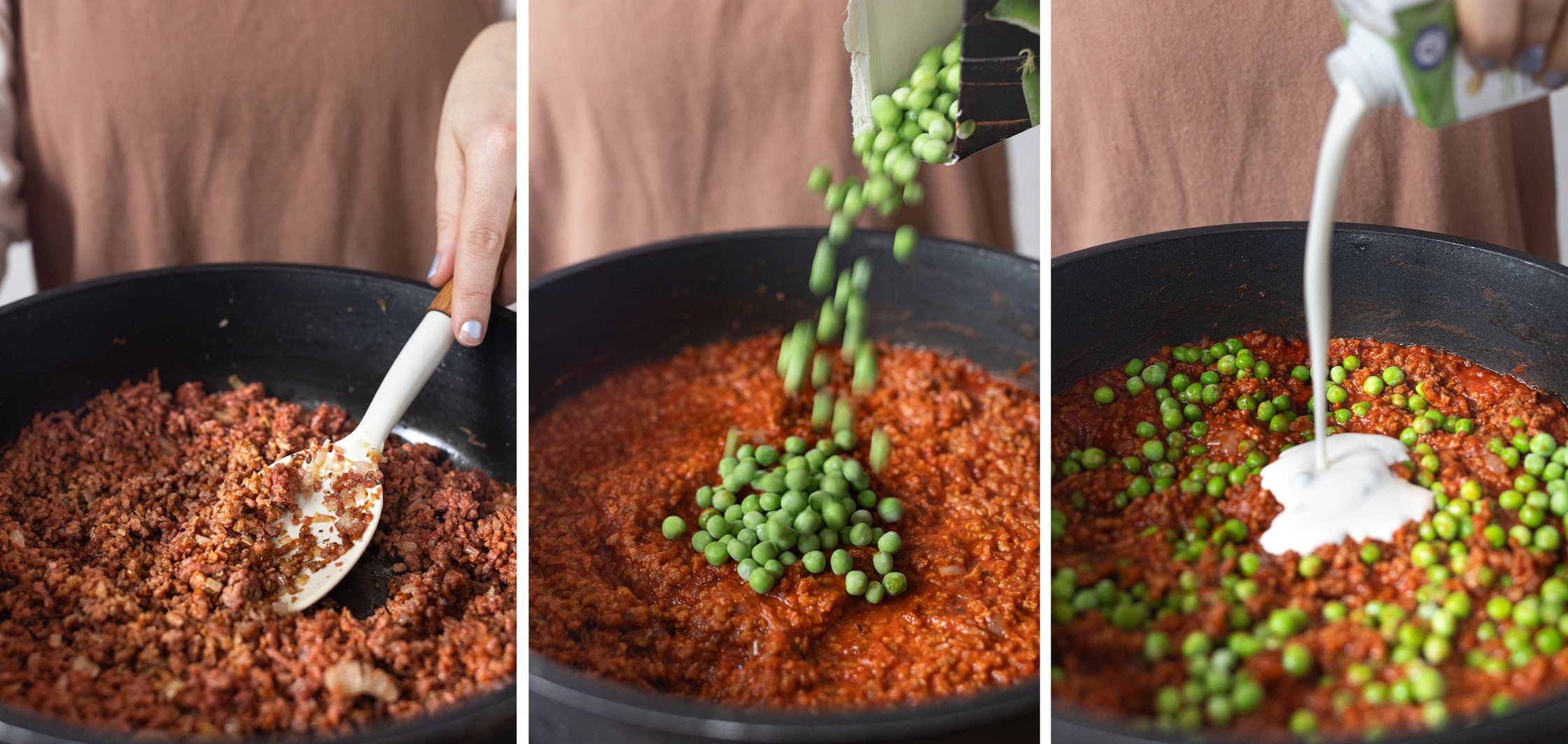 Dreigeteiltes Bild mit veganem Hack, Erbsen und veganer Sahne in einer Pfanne.
