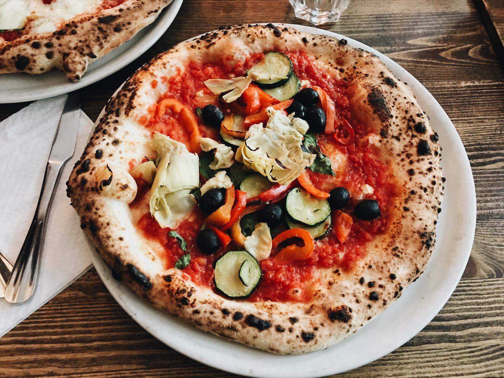 vegan vegetable pizza from zola in berlin