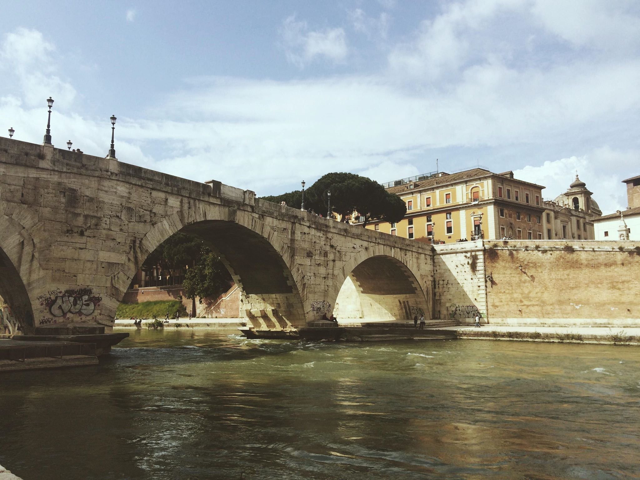 bridge over tiber in rome