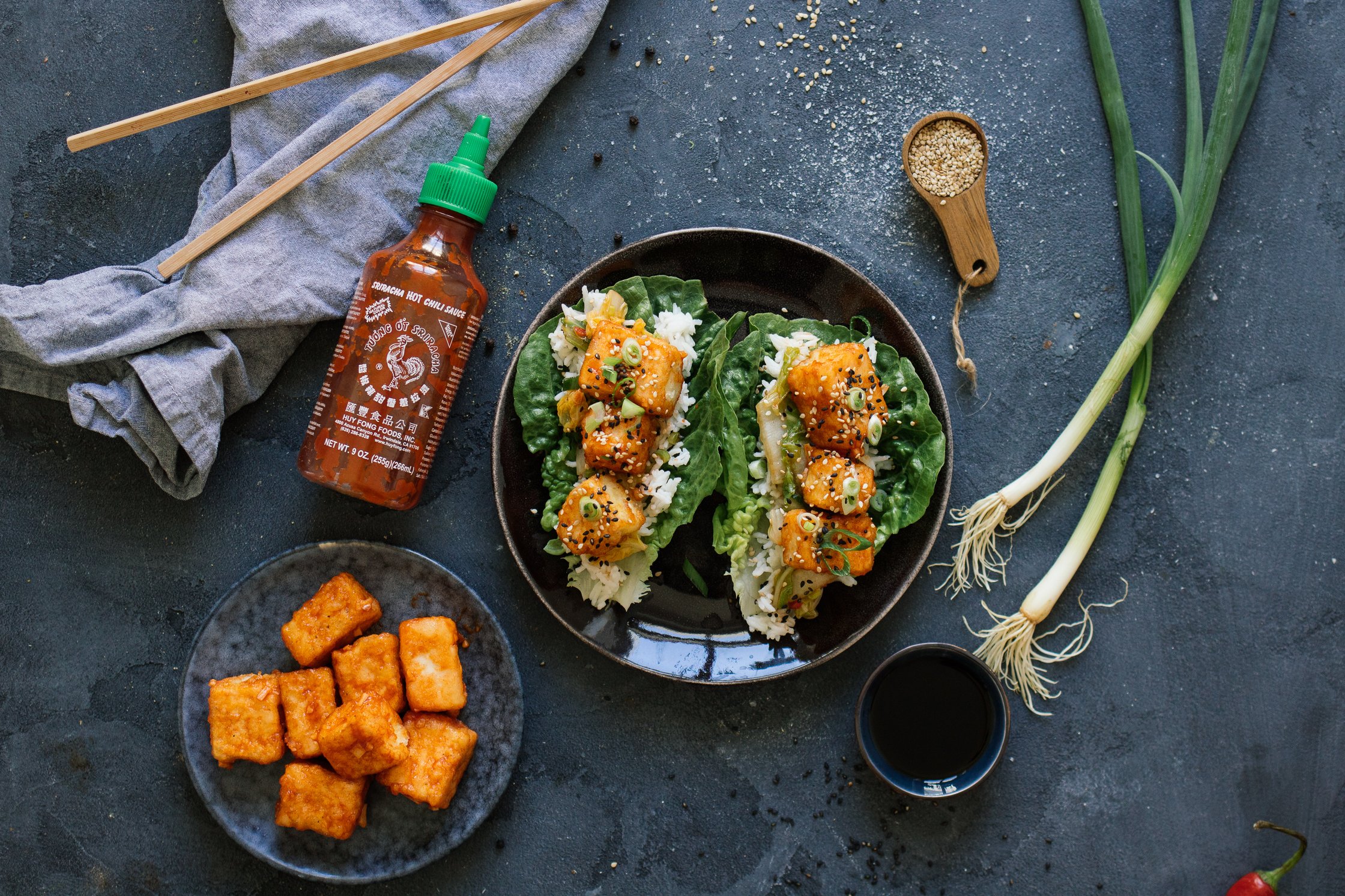 Koreanische Tacos und Sriracha