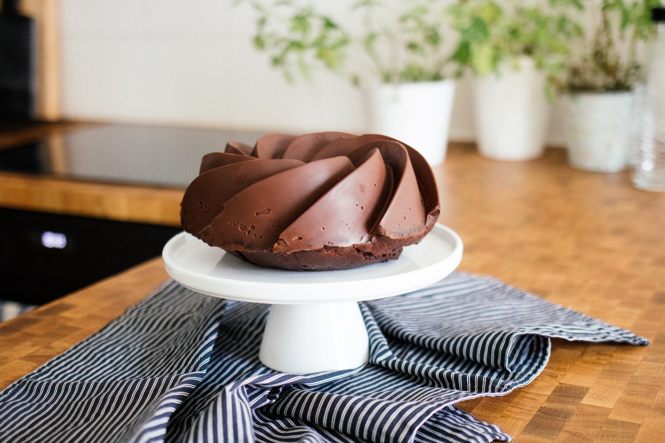 veganer Schokoladenkuchen mit glatter Glasur