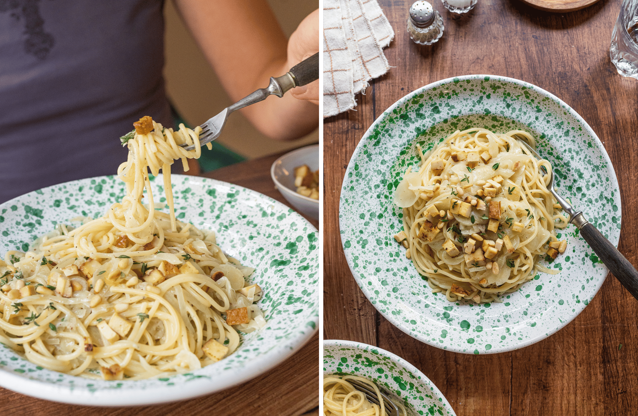 Links: vegane French Onion Pasta auf grün-weißem Teller auf gedecktem Tisch mit Holzgabel. Rechts wird Pasta mit der Gabel au
