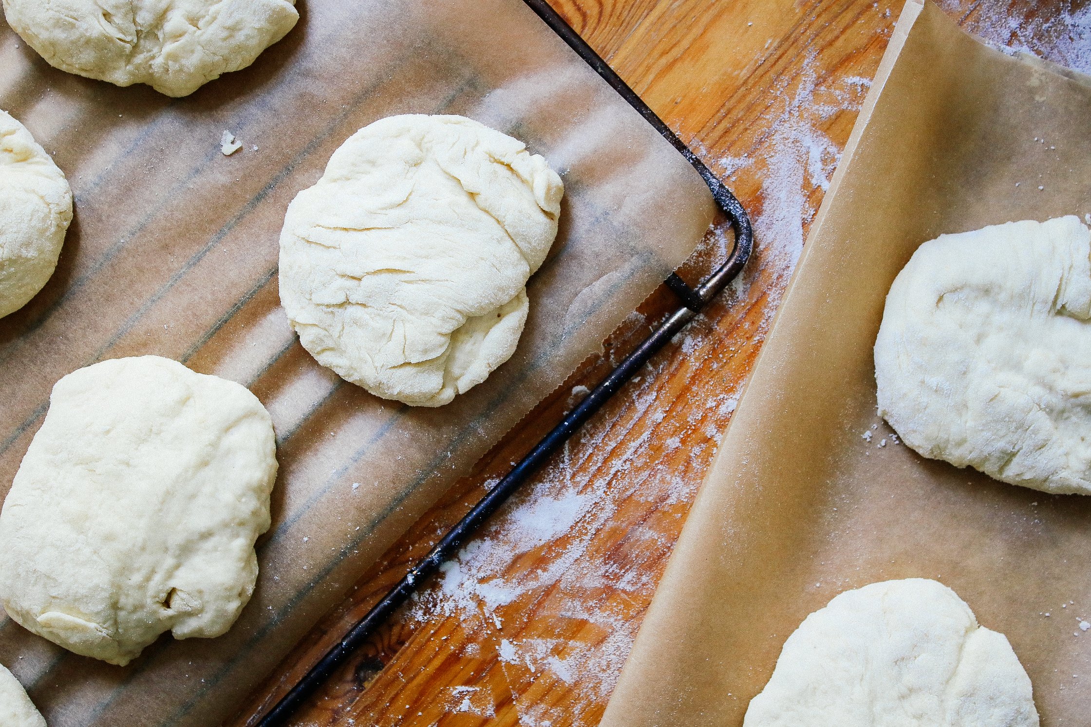 roher Teig der Burger Buns