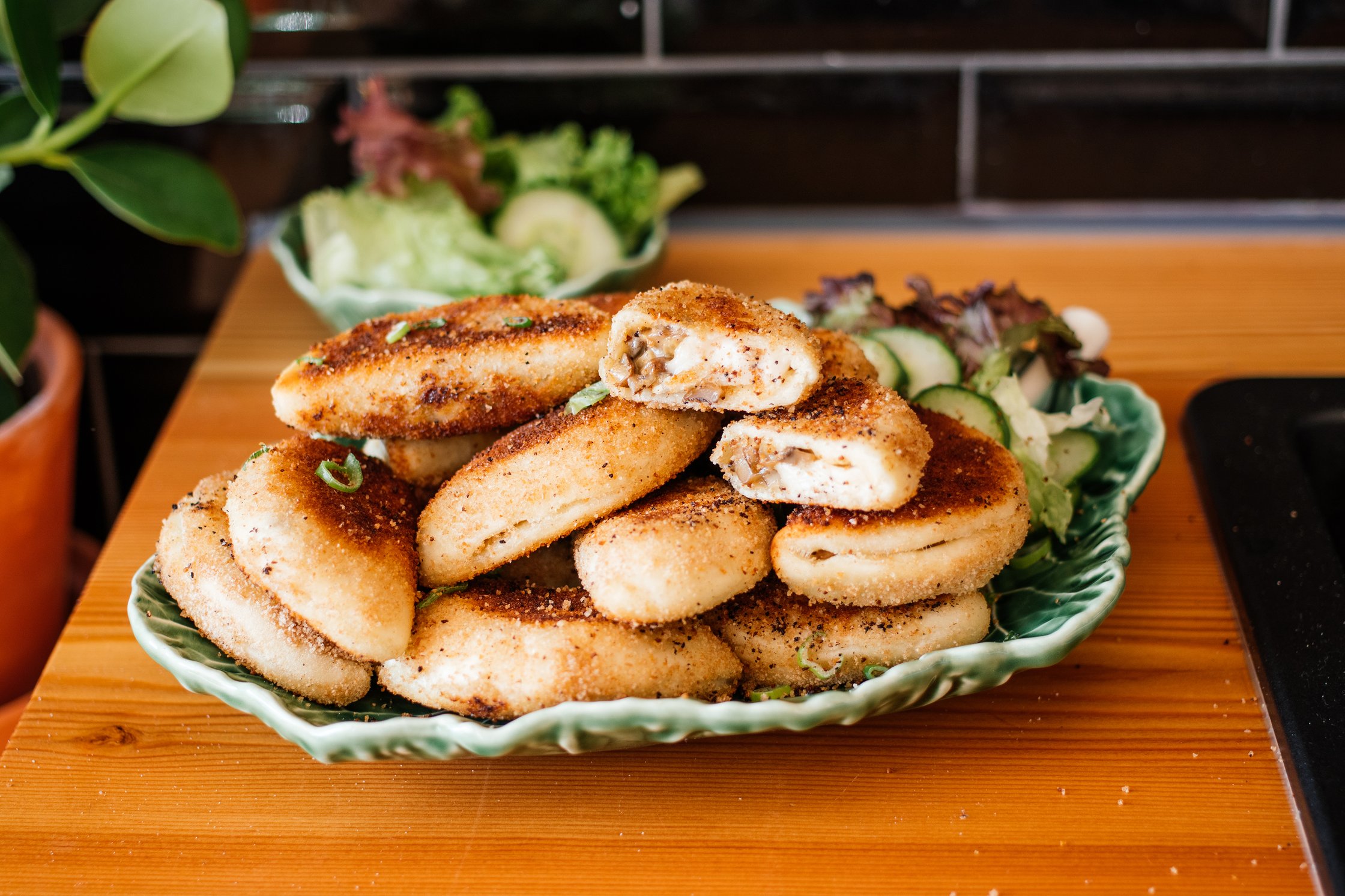 Vegane Champignon-Mozzarella-Plätzli nach dem frittieren