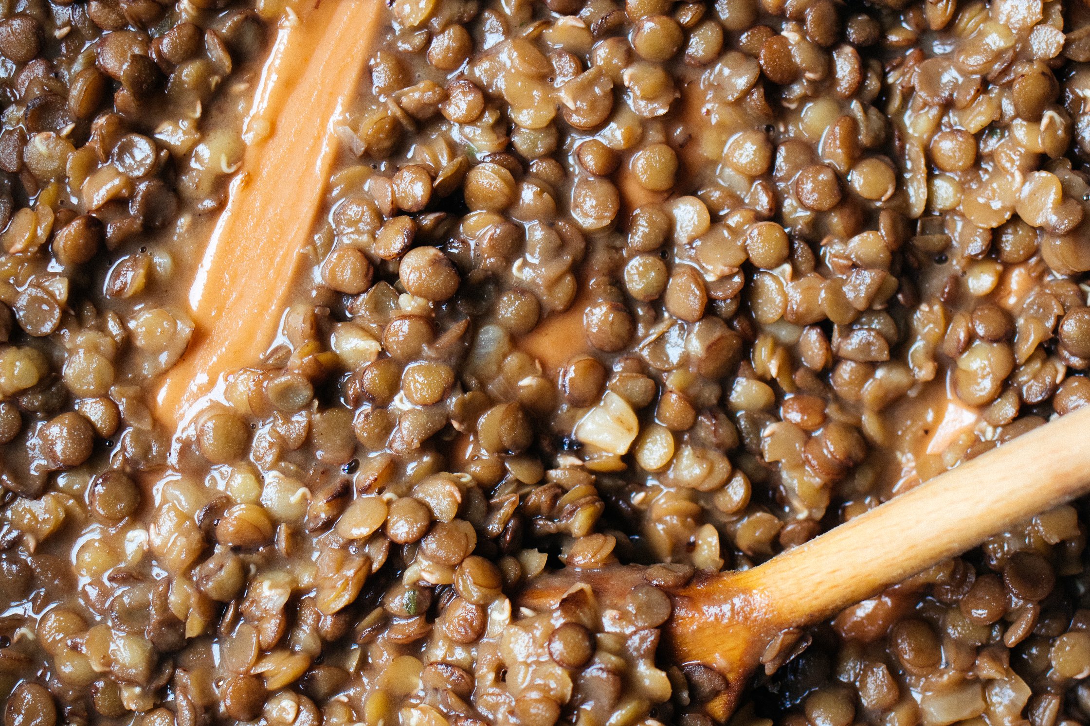vegane Linsen gekocht mit Wiener Würstchen
