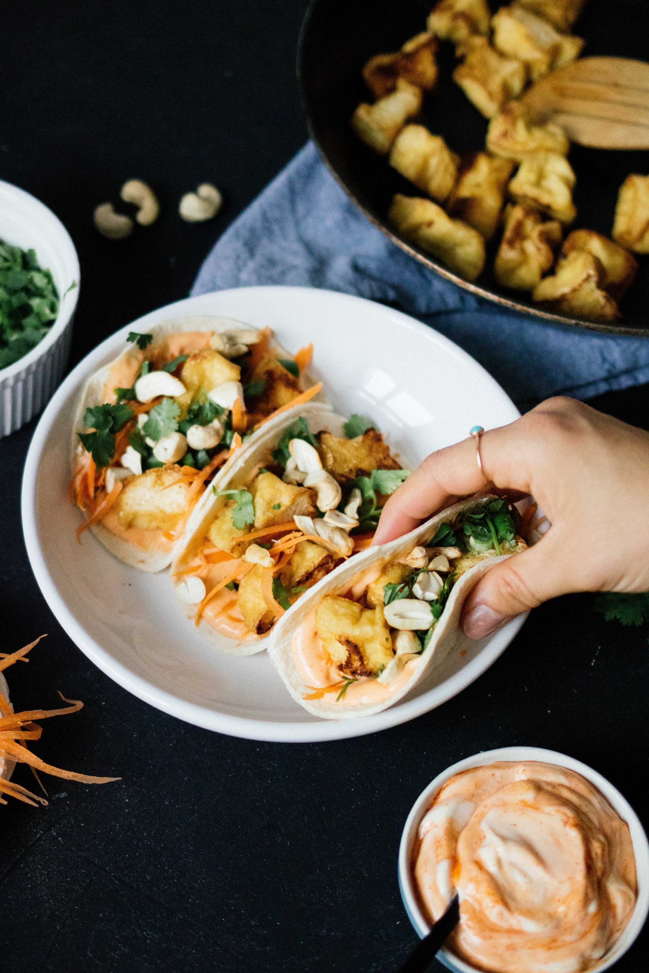 Bánh mì Tacos mit Sriracha Mayo hochkant