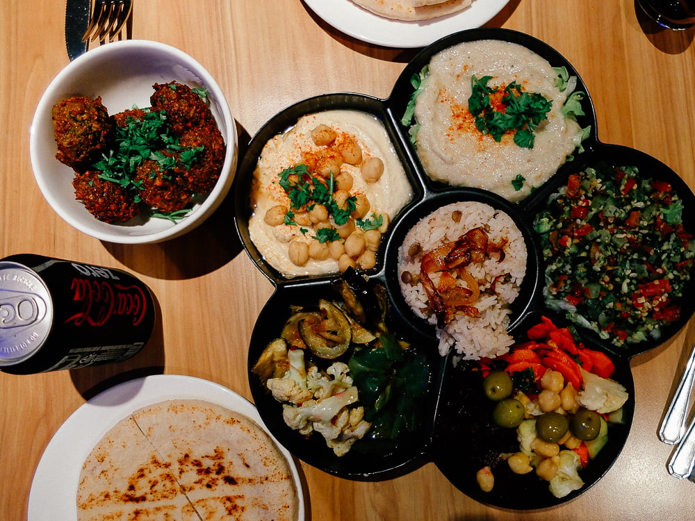 Pita, Hummus und Dips