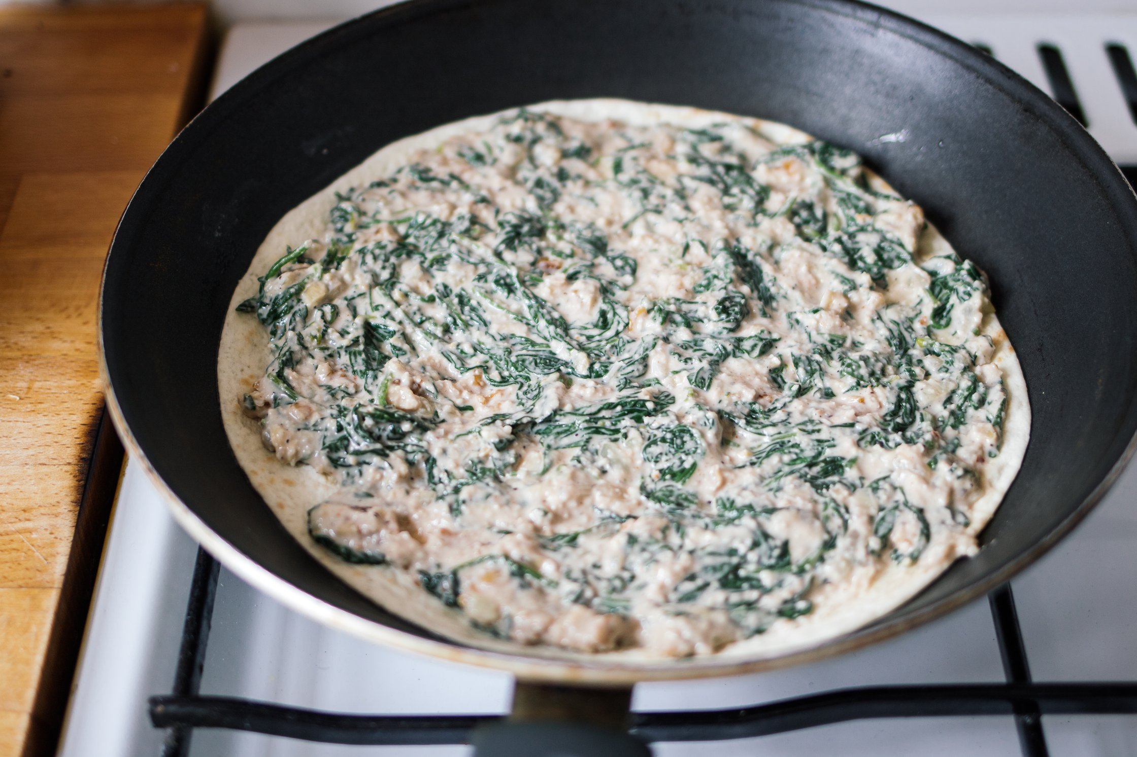 vegane spinat quesadilla in der pfanne