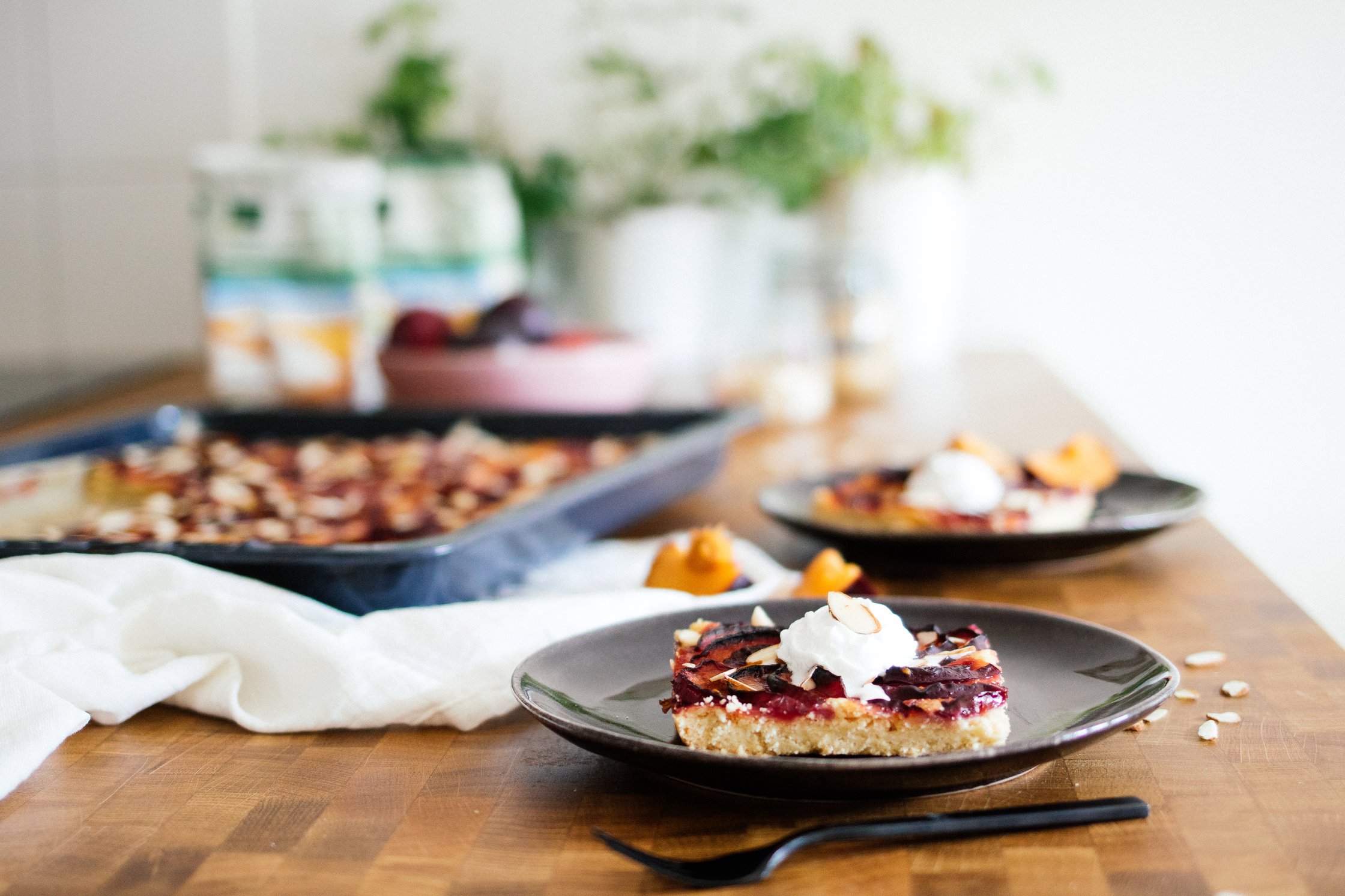 veganer Pfalumenkuchen mit Sahne
