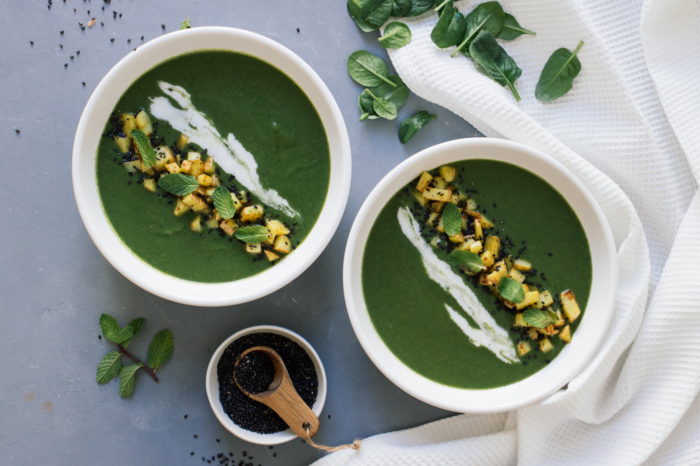 spinach soup ready to eat