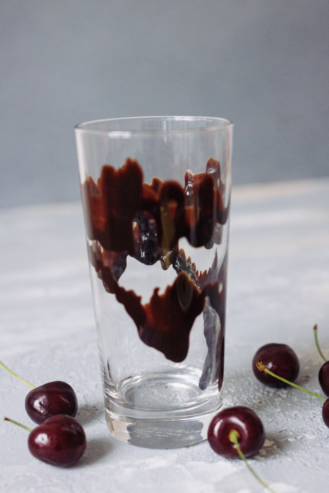 GIF der Milshake füllt sich nach und nach im Glas