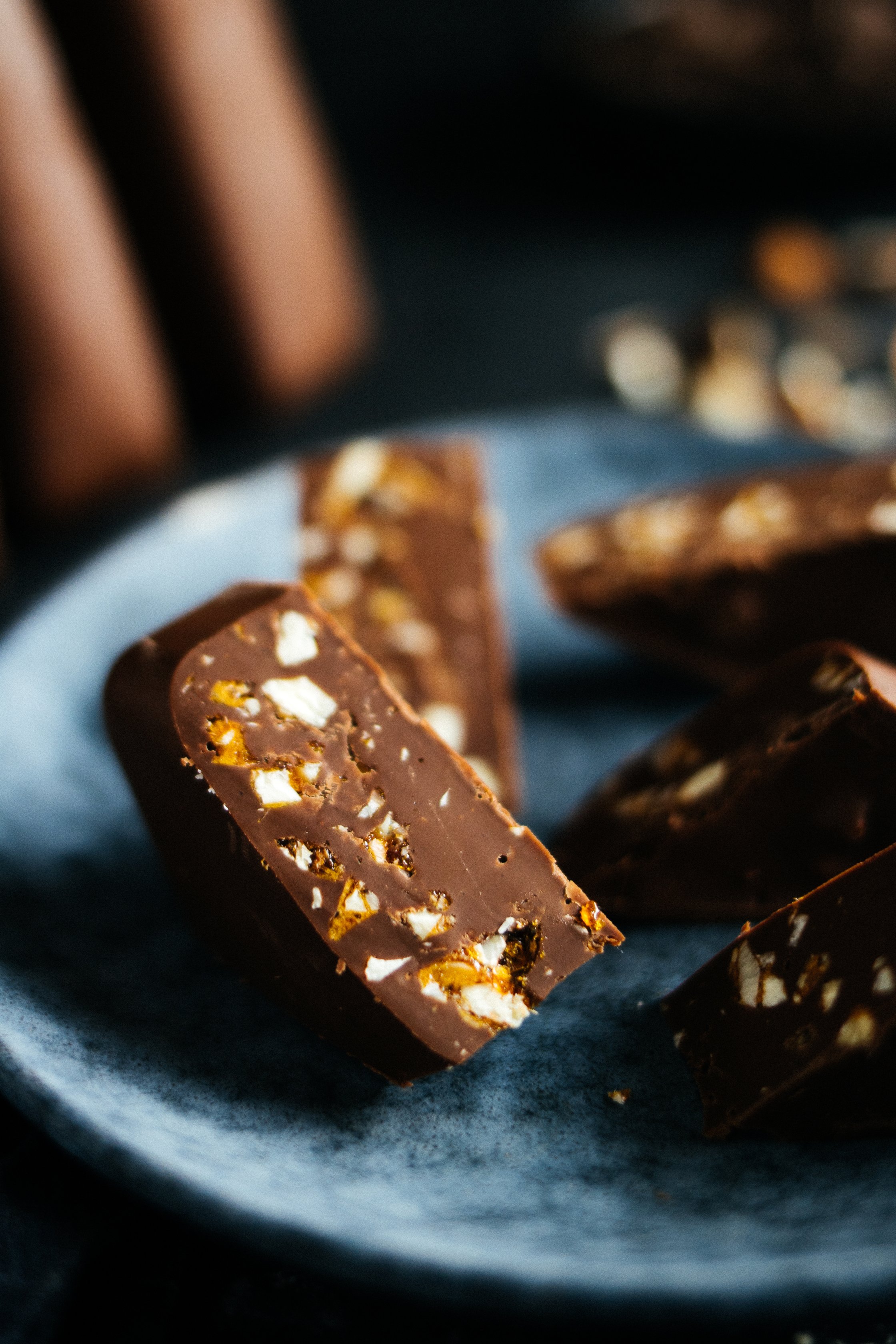 vegane Toblerone Schokolade mit karamellisierten Mandeln