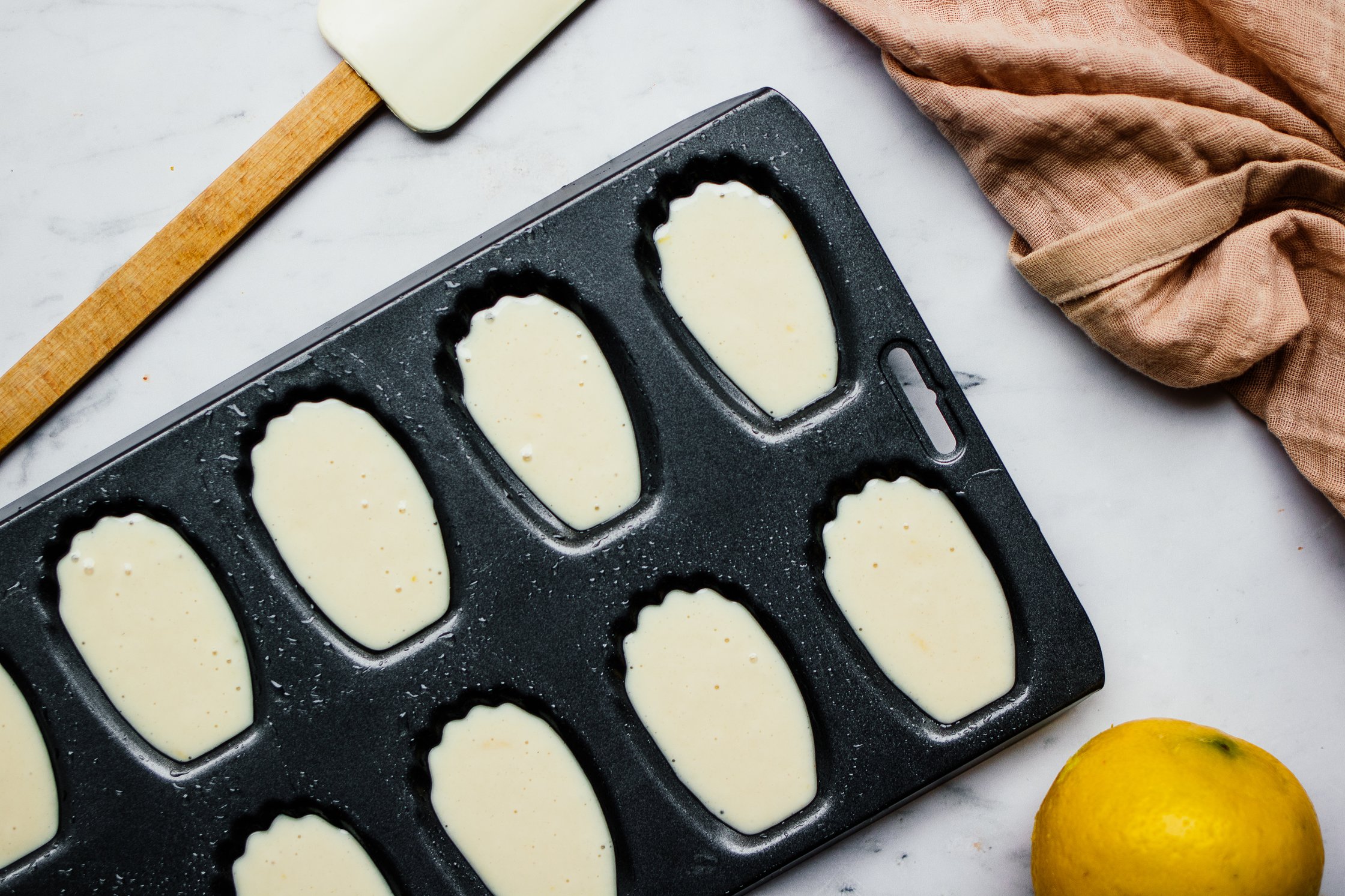 vegane madeleines in einer Backform