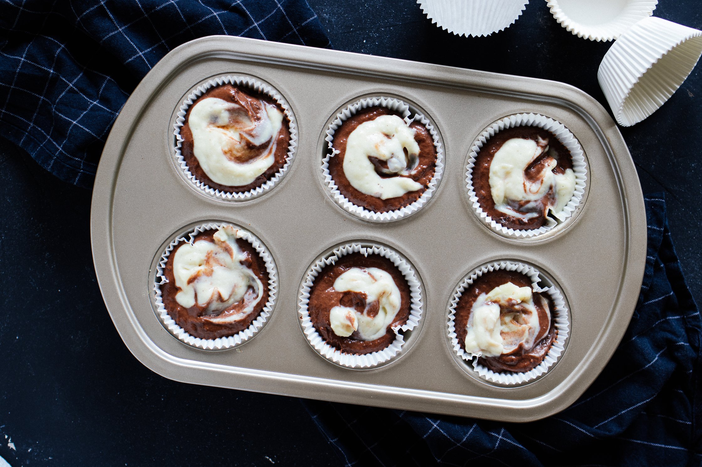 vegan chocolate muffins with cheesecake filling
