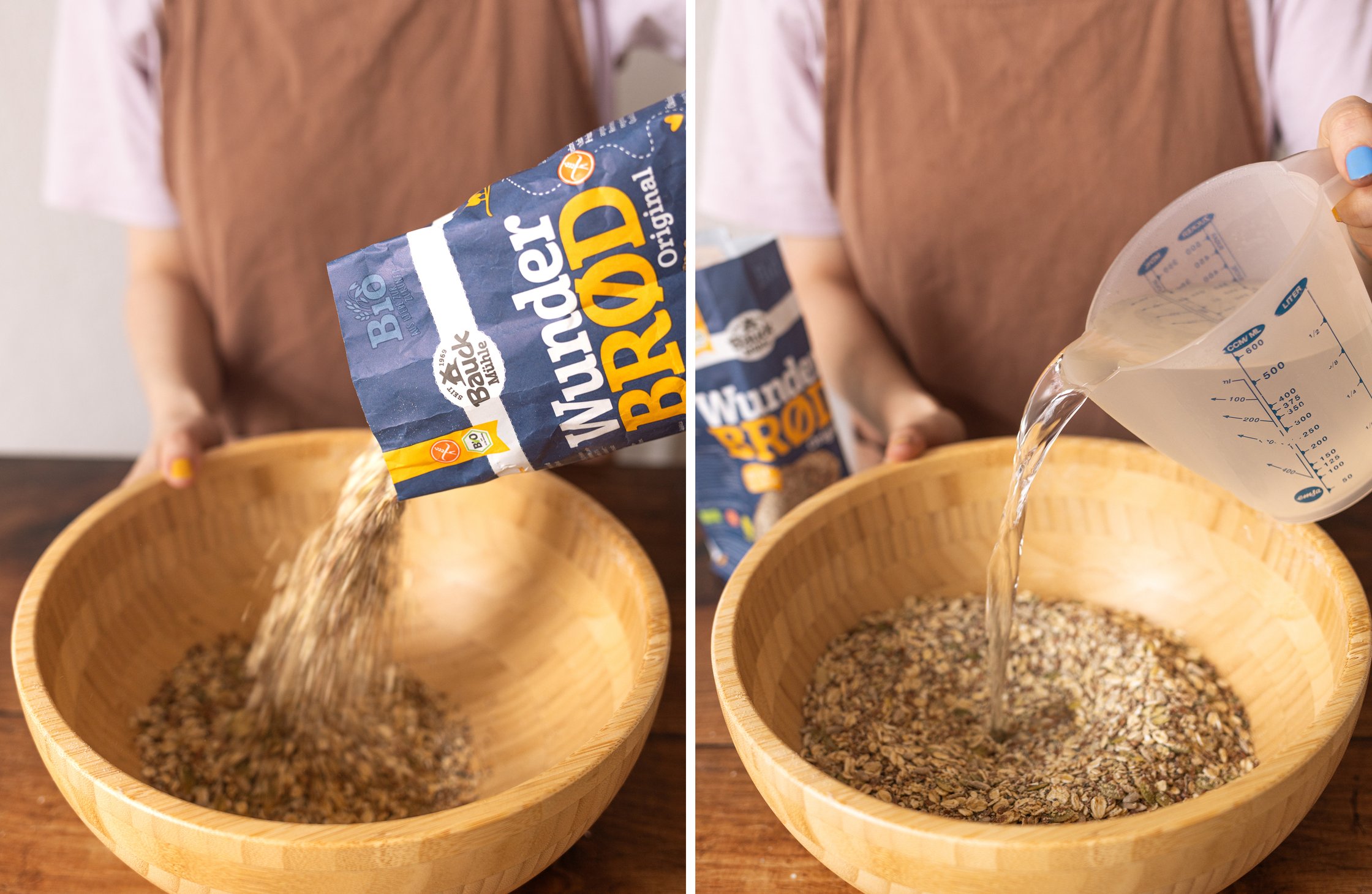Zweigeteiltes Bild - Links: Bauck Brotmischung wird in eine Holzschüssel gegeben. Rechts: Wasser wird zu der Brotmischung in