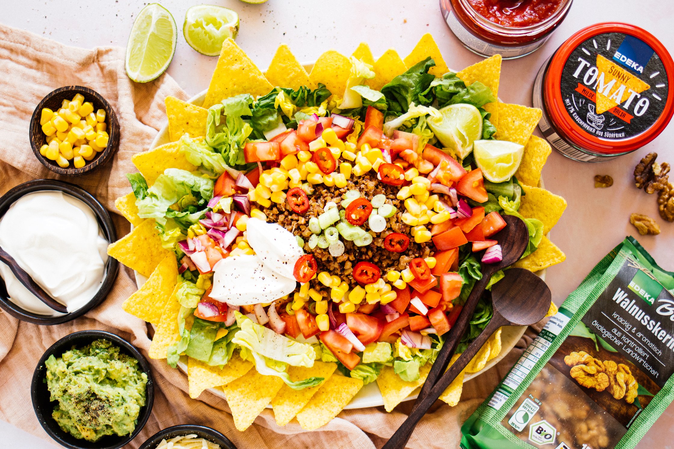 veganer Taco Salat auf einem Teller