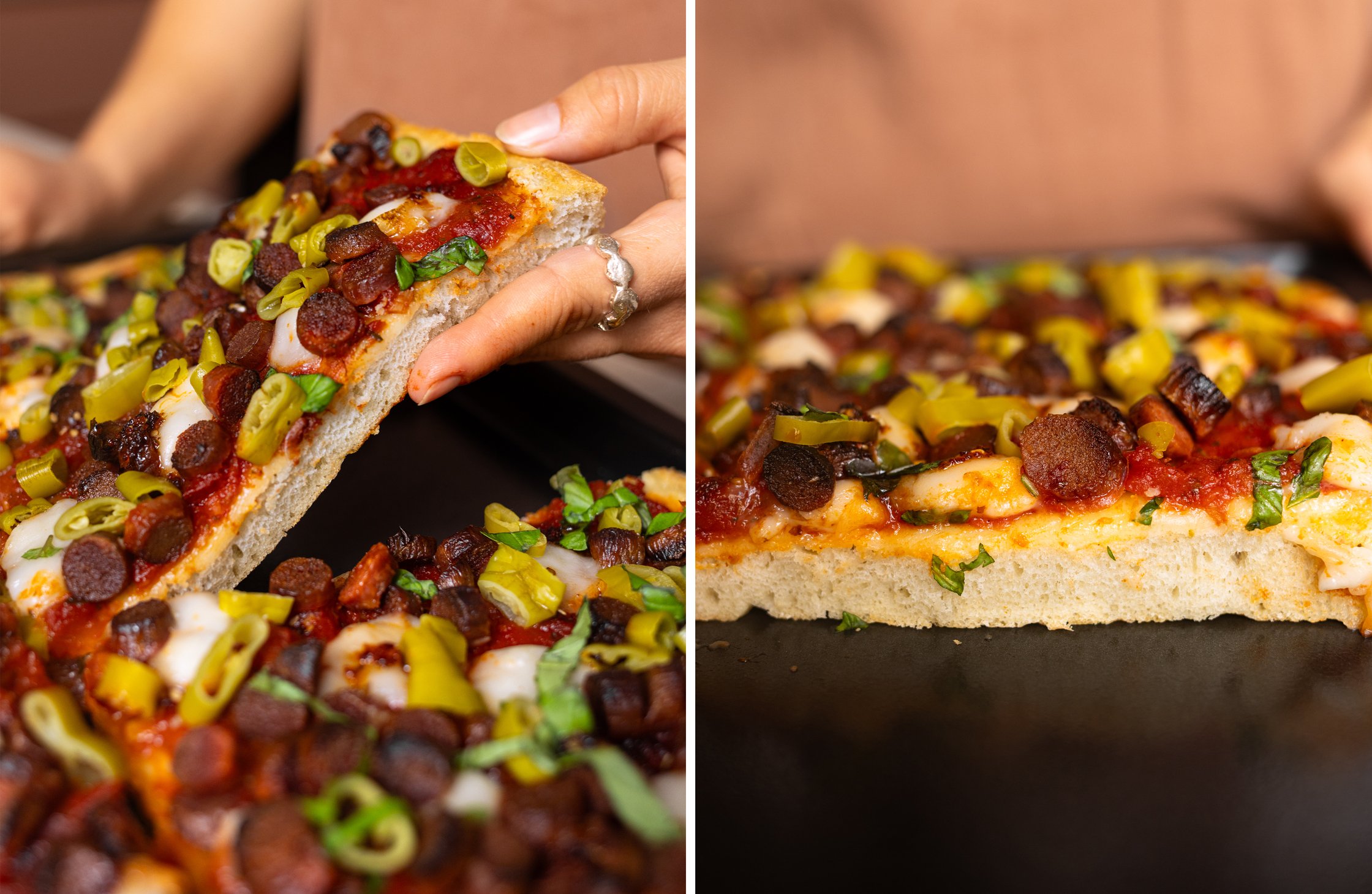 Zweigeteiltes Bild - Links: Ein Stück der veganen Deep Dish Pizza wird vom Blech gehoben. Rechts: Ein Blick auf die angeschni
