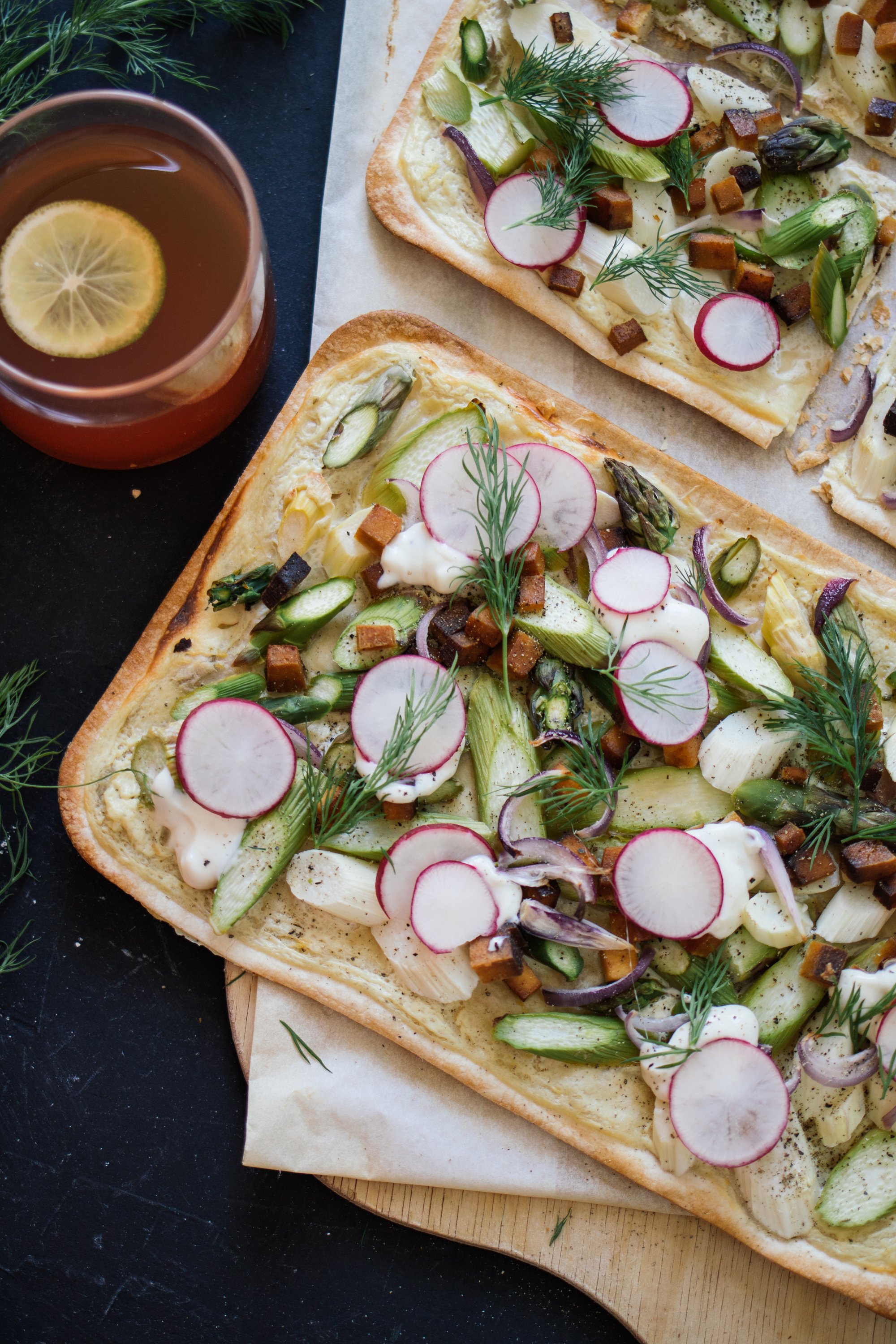 flammkuchen mit radieschen und dill