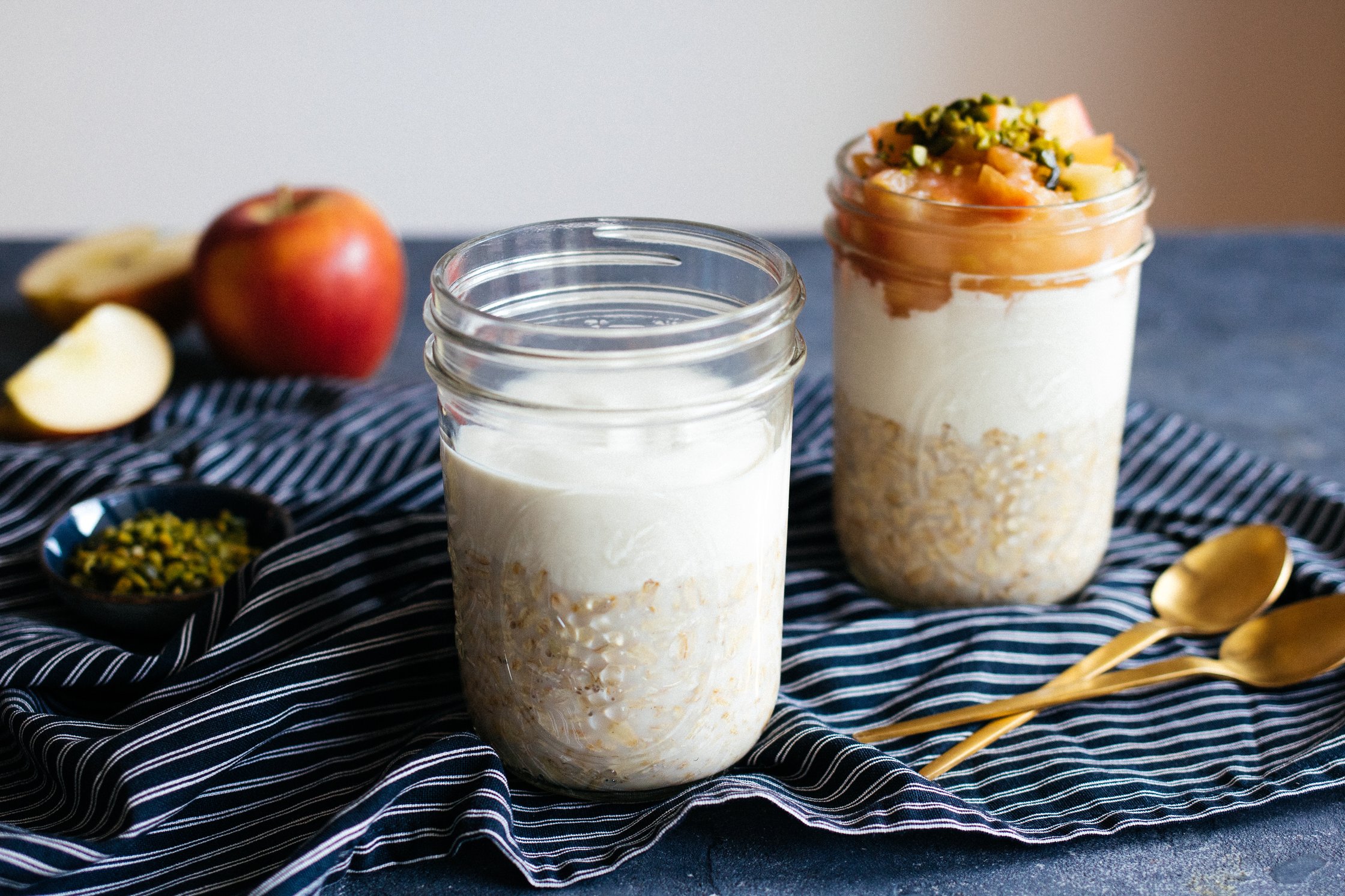 filling a jar with overnight oats