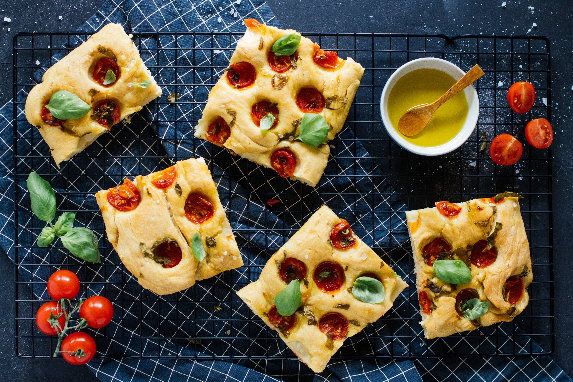 vegane Focaccia auf dem Kühlgitter