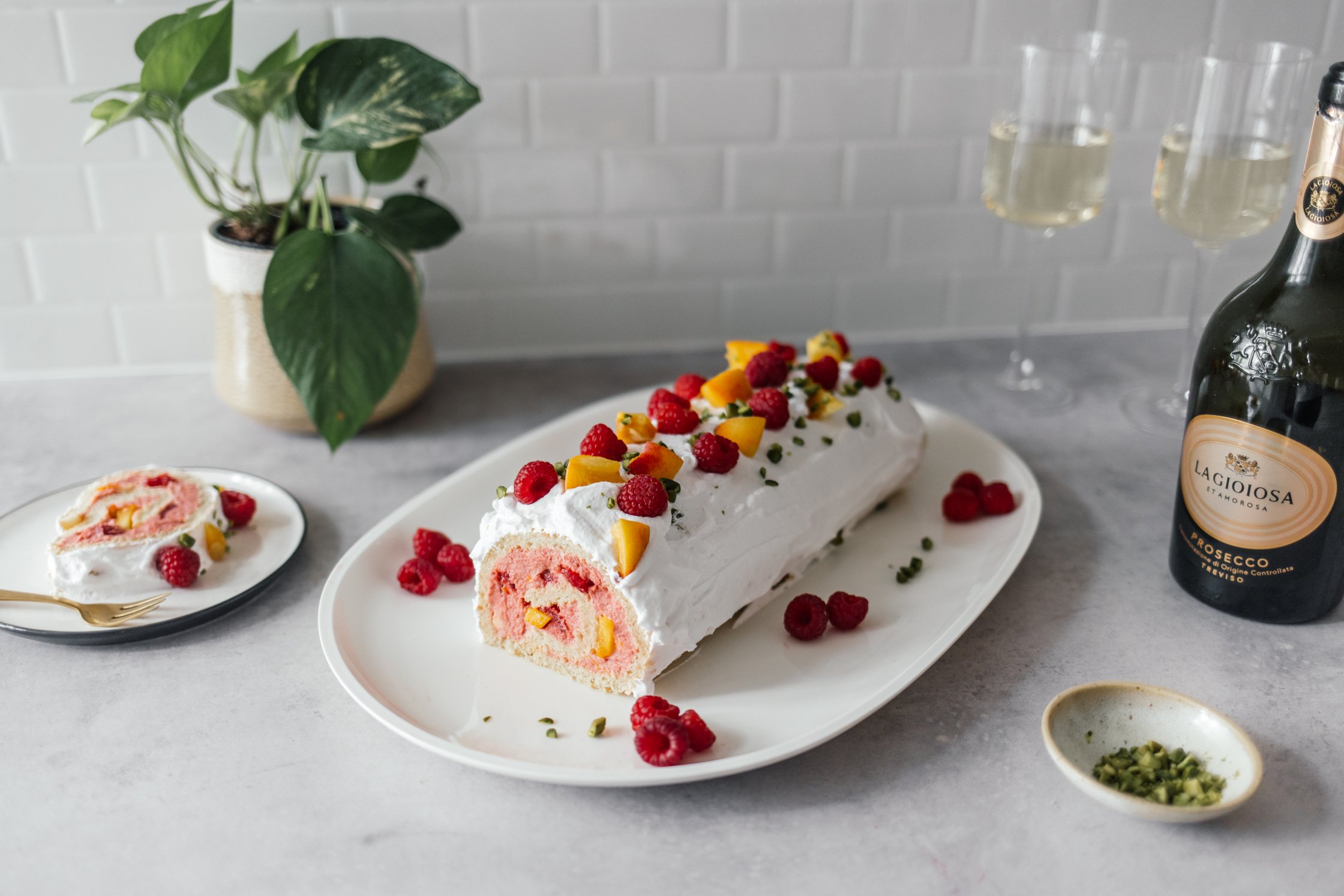 vegane Biskuitrolle mit Sekt