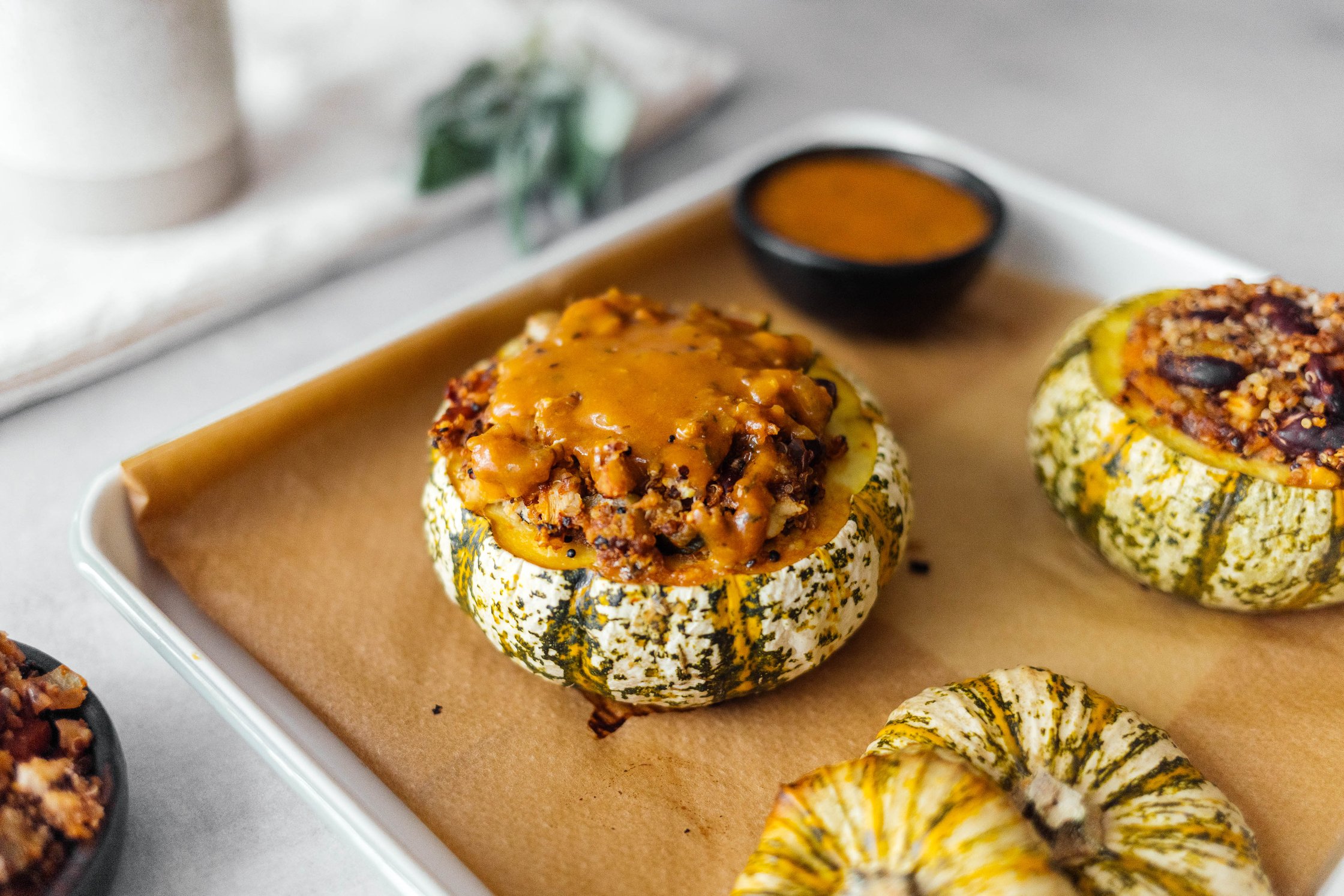 gebackener Patisson-Kürbis mit Quinoa-Füllung