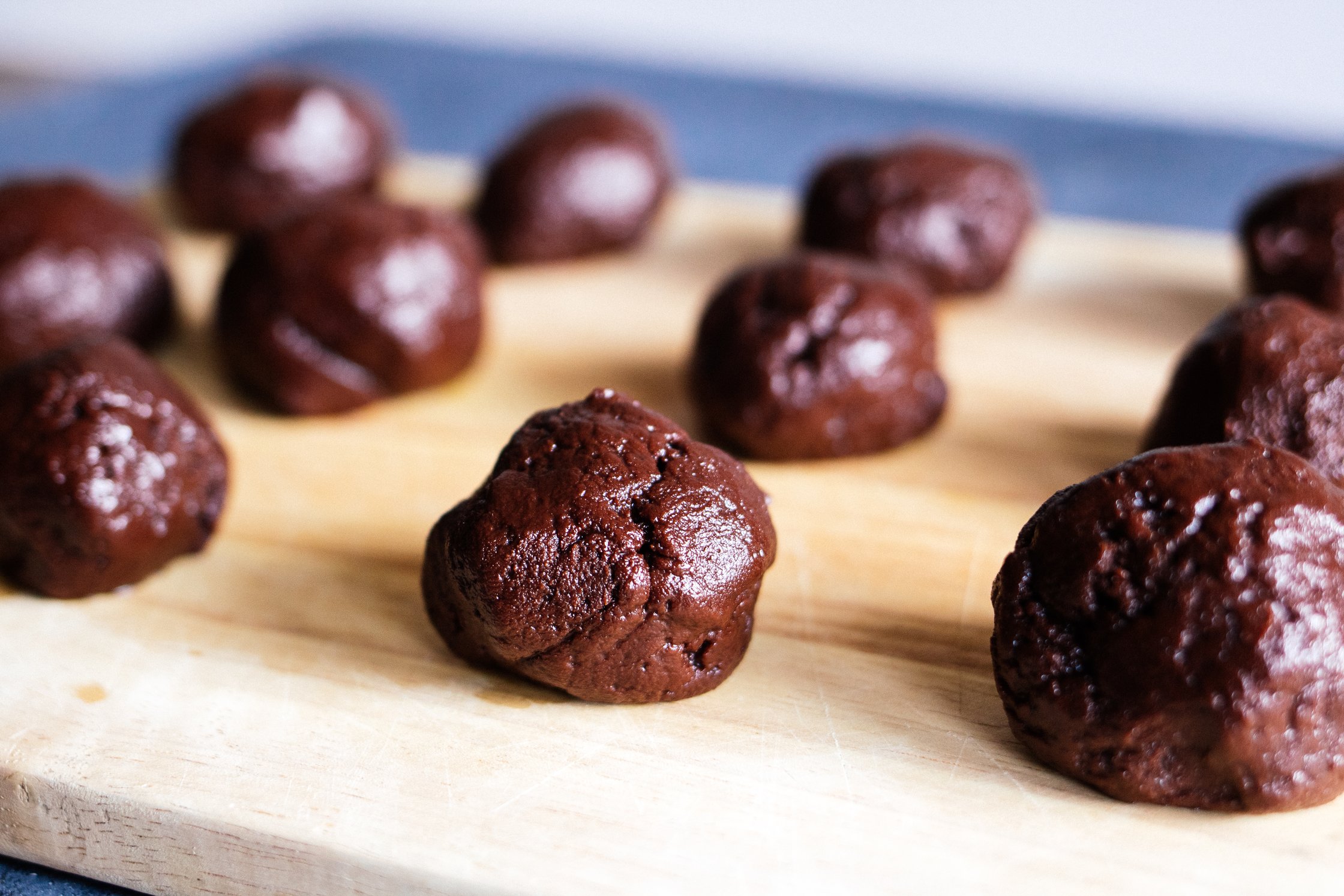 vegan chocolate crincle cookies before baking