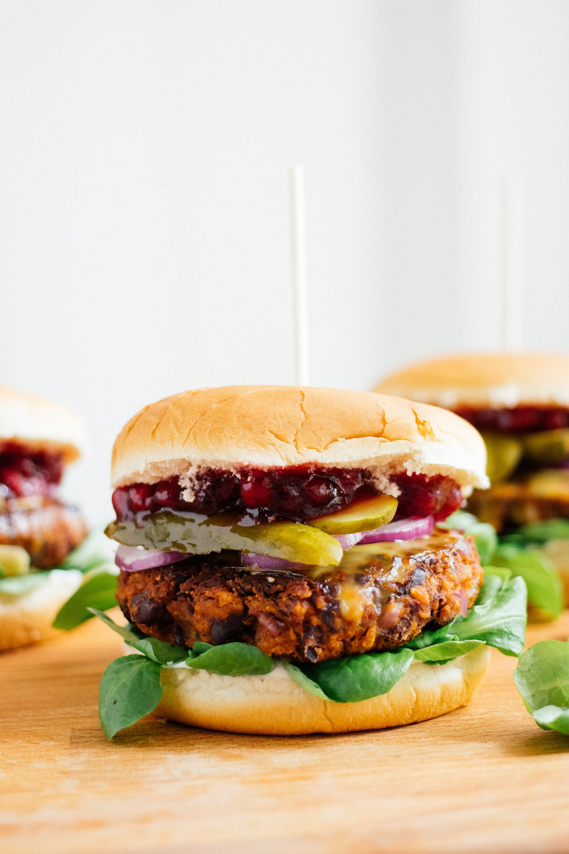 veganes Burger-Patty aus schwarzen Bohnen