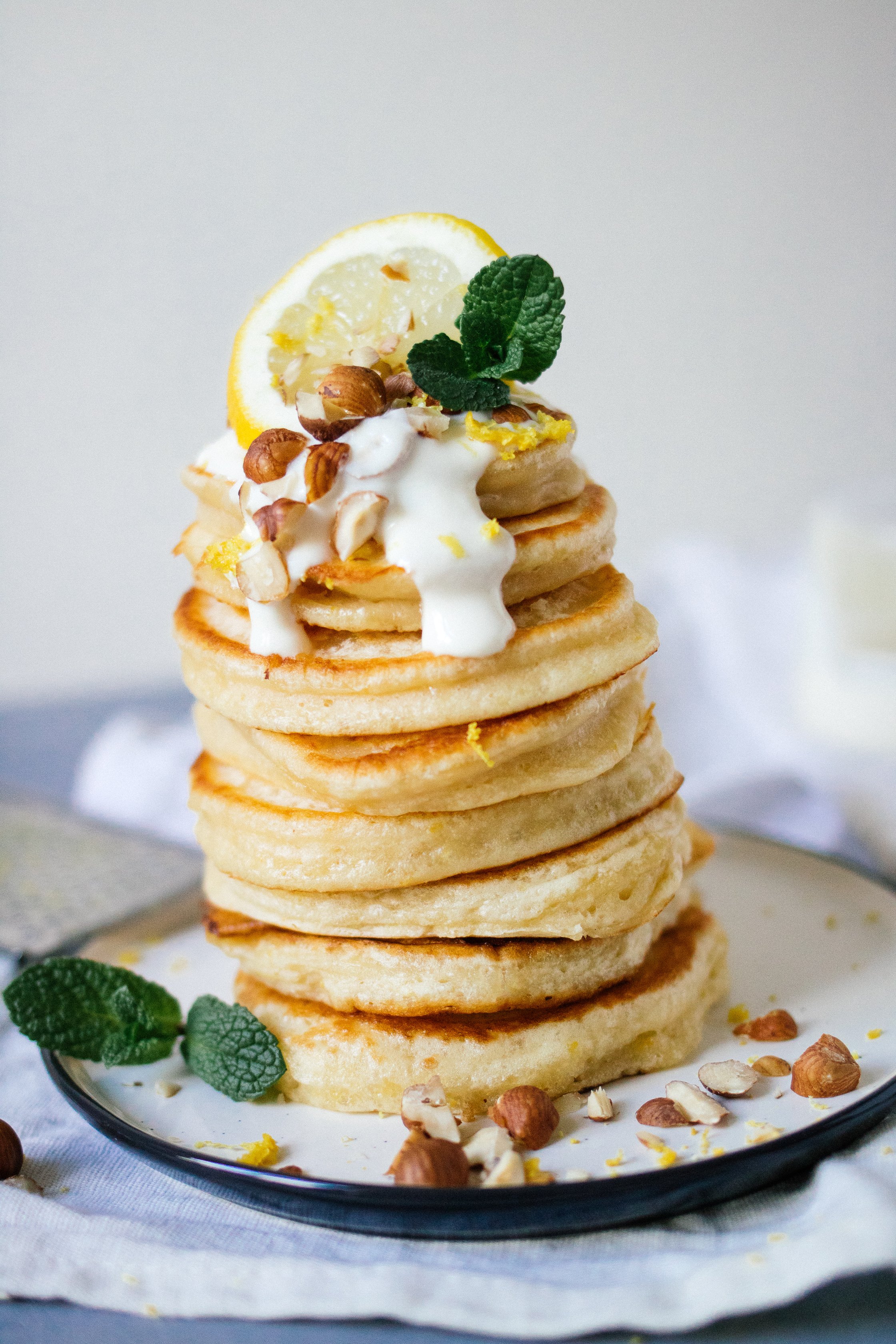 gestapelte Pancakes auf einem Teller