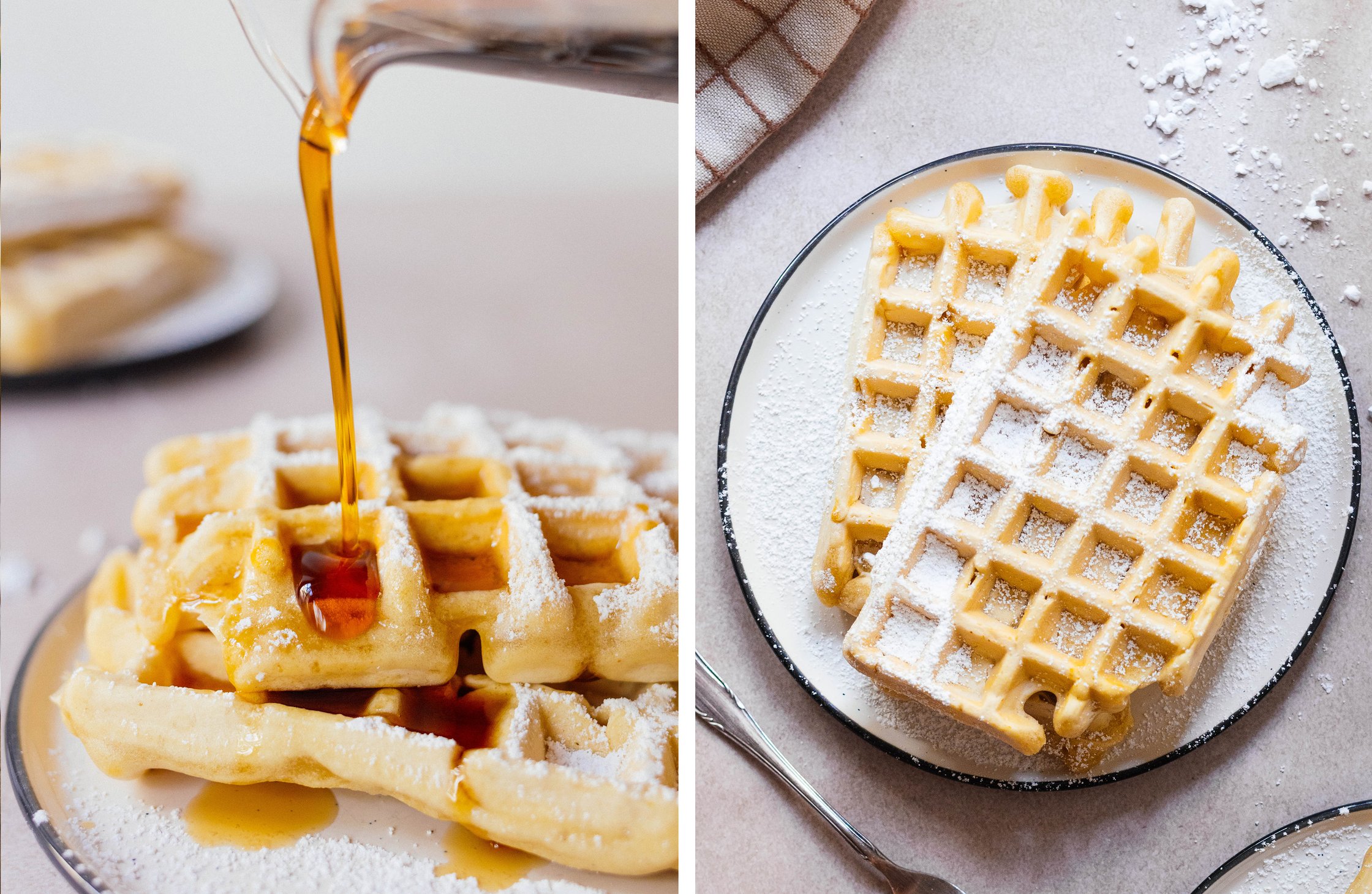 Ahornsirup wird über Waffeln gegossen; Fertige Waffel mit Puderzucker auf einem Teller