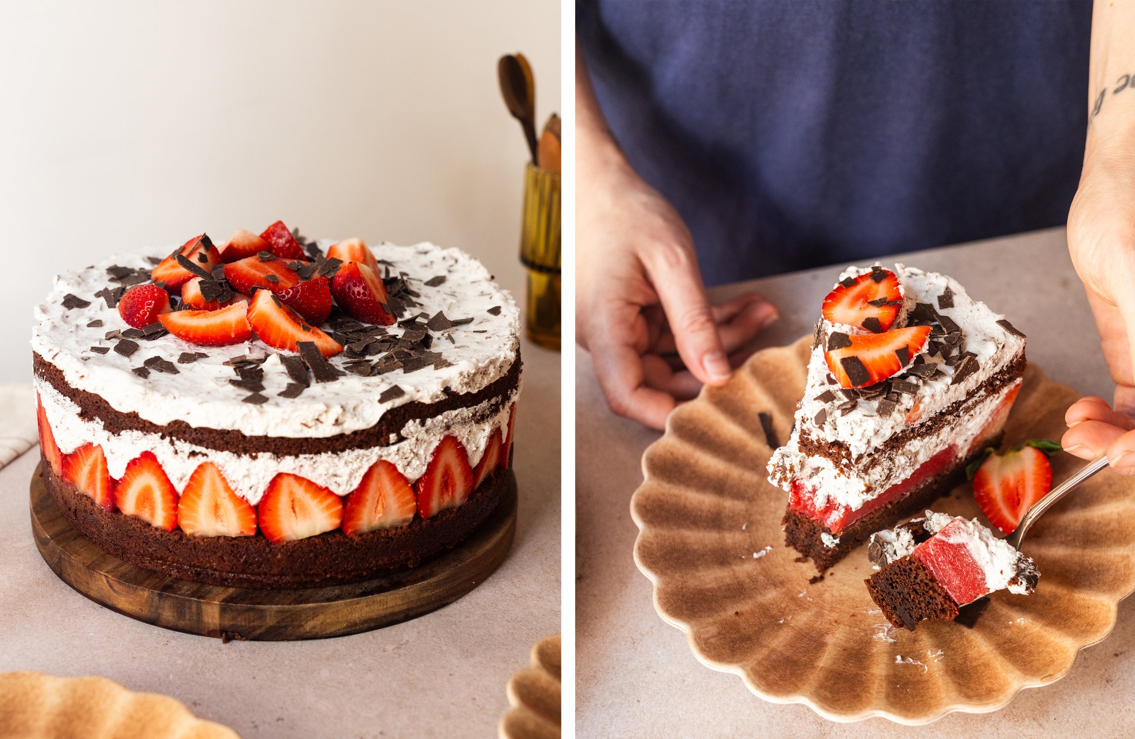 Auf der linken Seite ist die fertige Torte angerichtet. Auf der rechten Seite ist ein Stück Torte auf einem Teller platziert