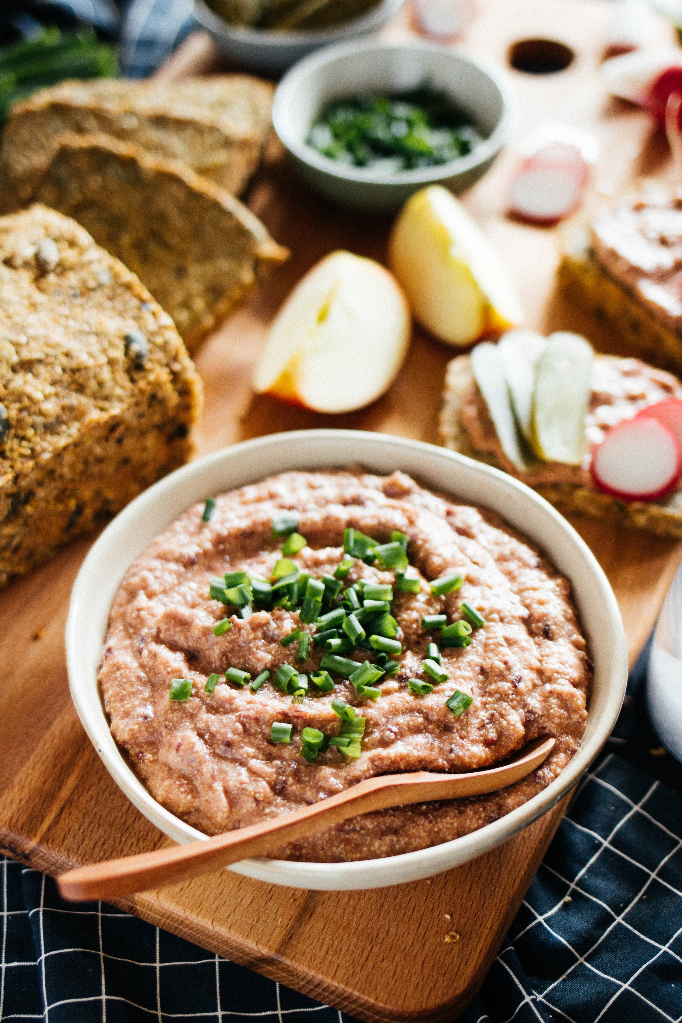 vegan liverwurst with chives