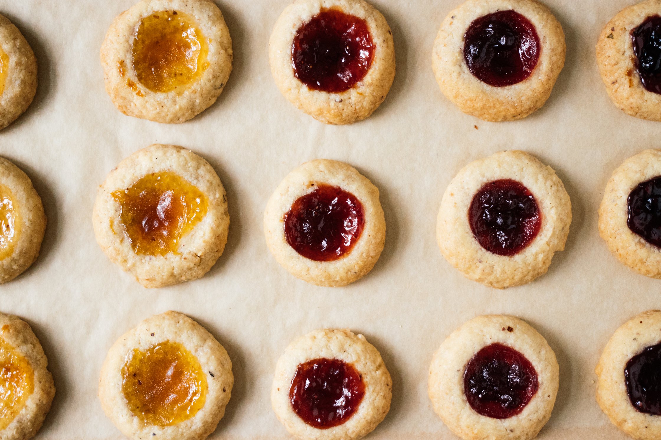 vegane husarenkrapfen auf backpapier