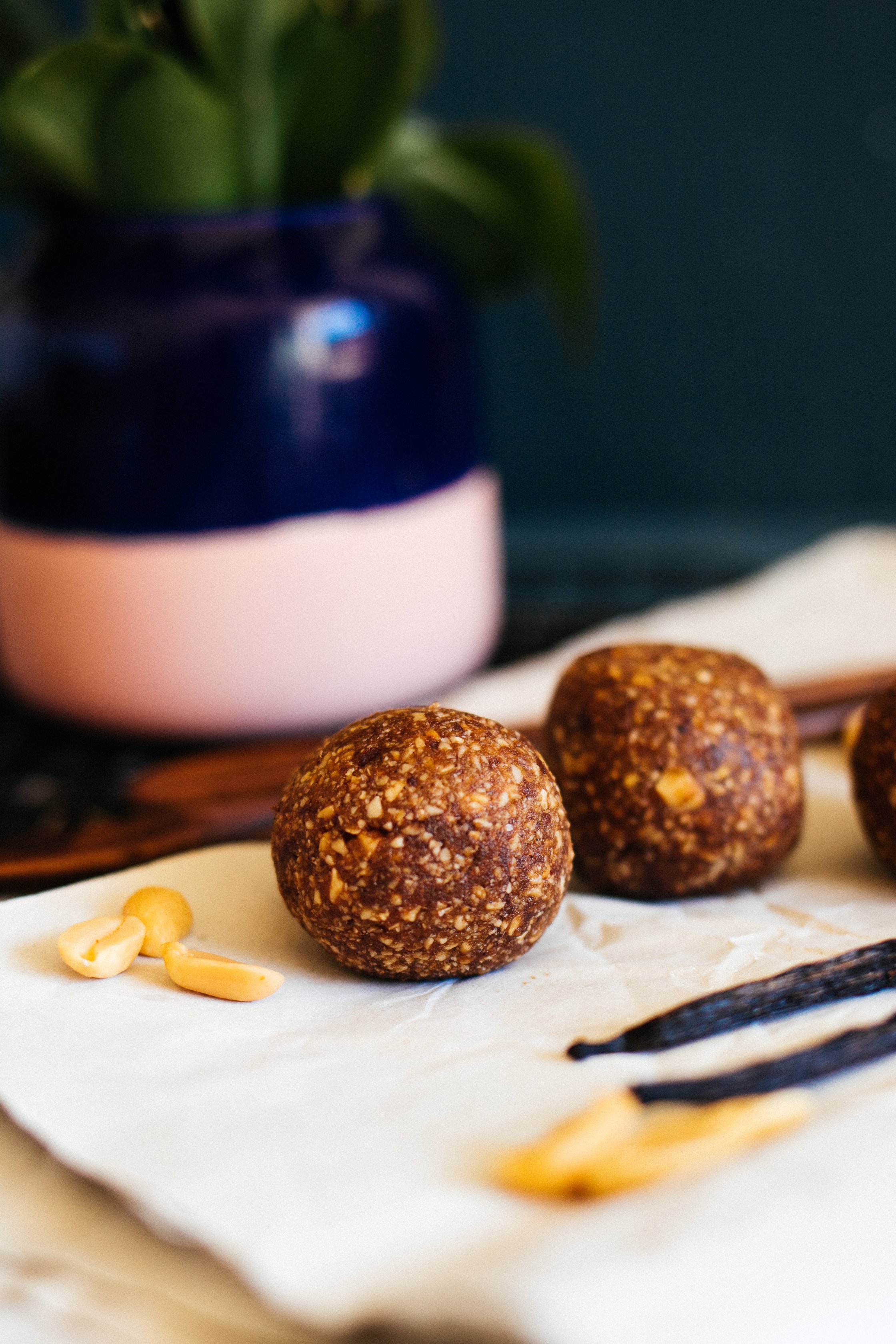 vegan snickers energy balls with cacoa