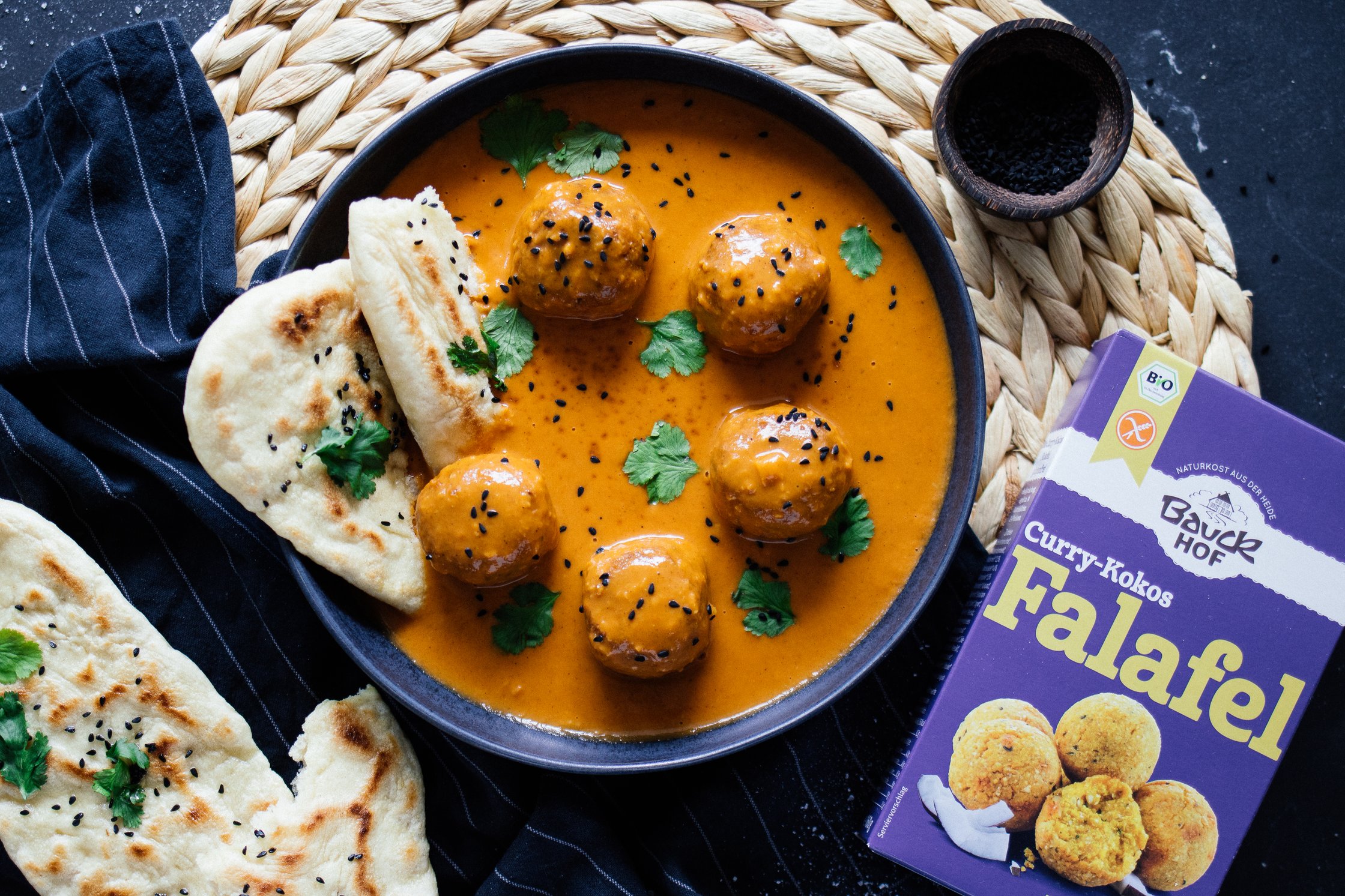 veganes Falafel Curry mit Curry-Kokos-Falafel