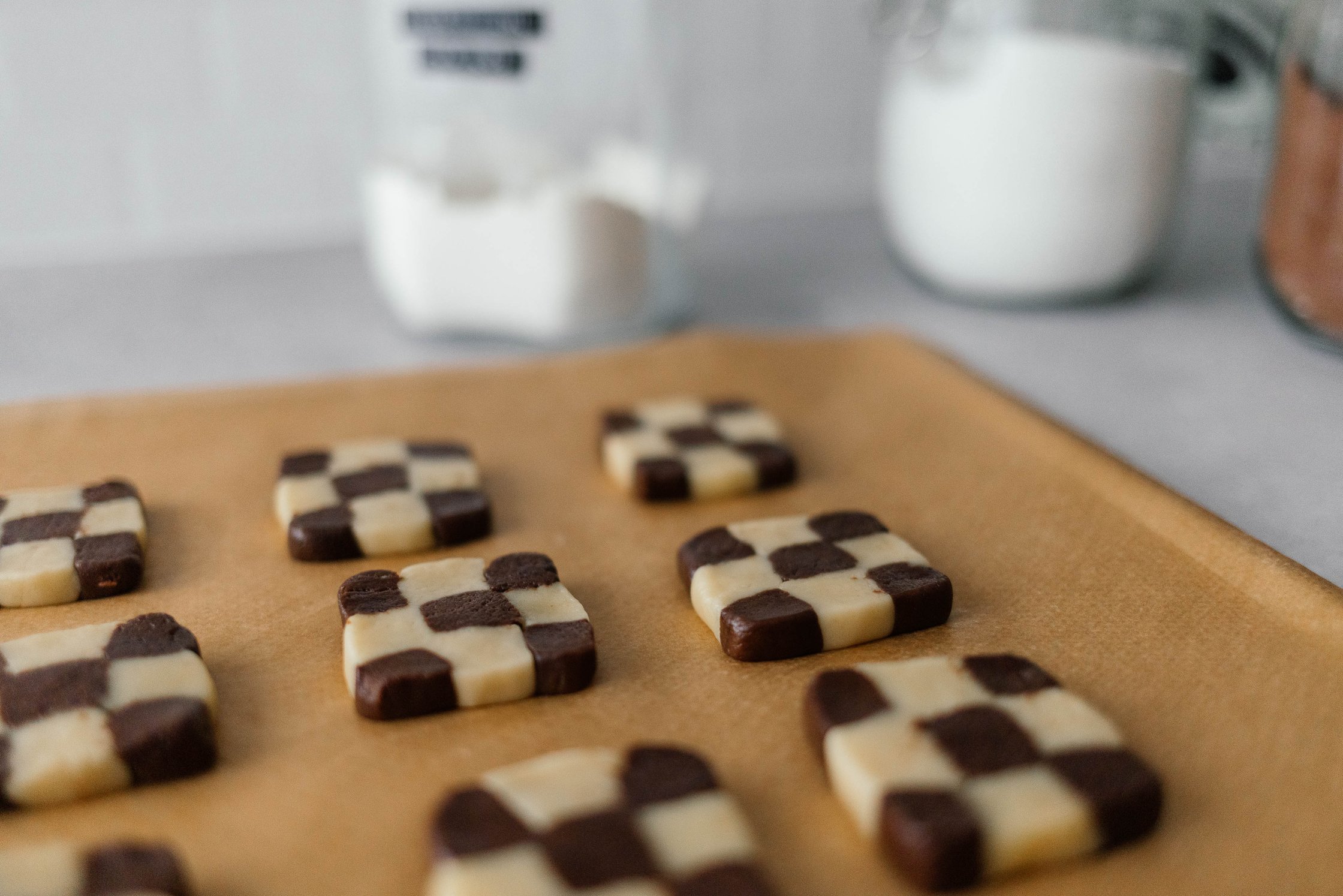 veganes Schwarz-Weiß-Gebäck vor dem Backen