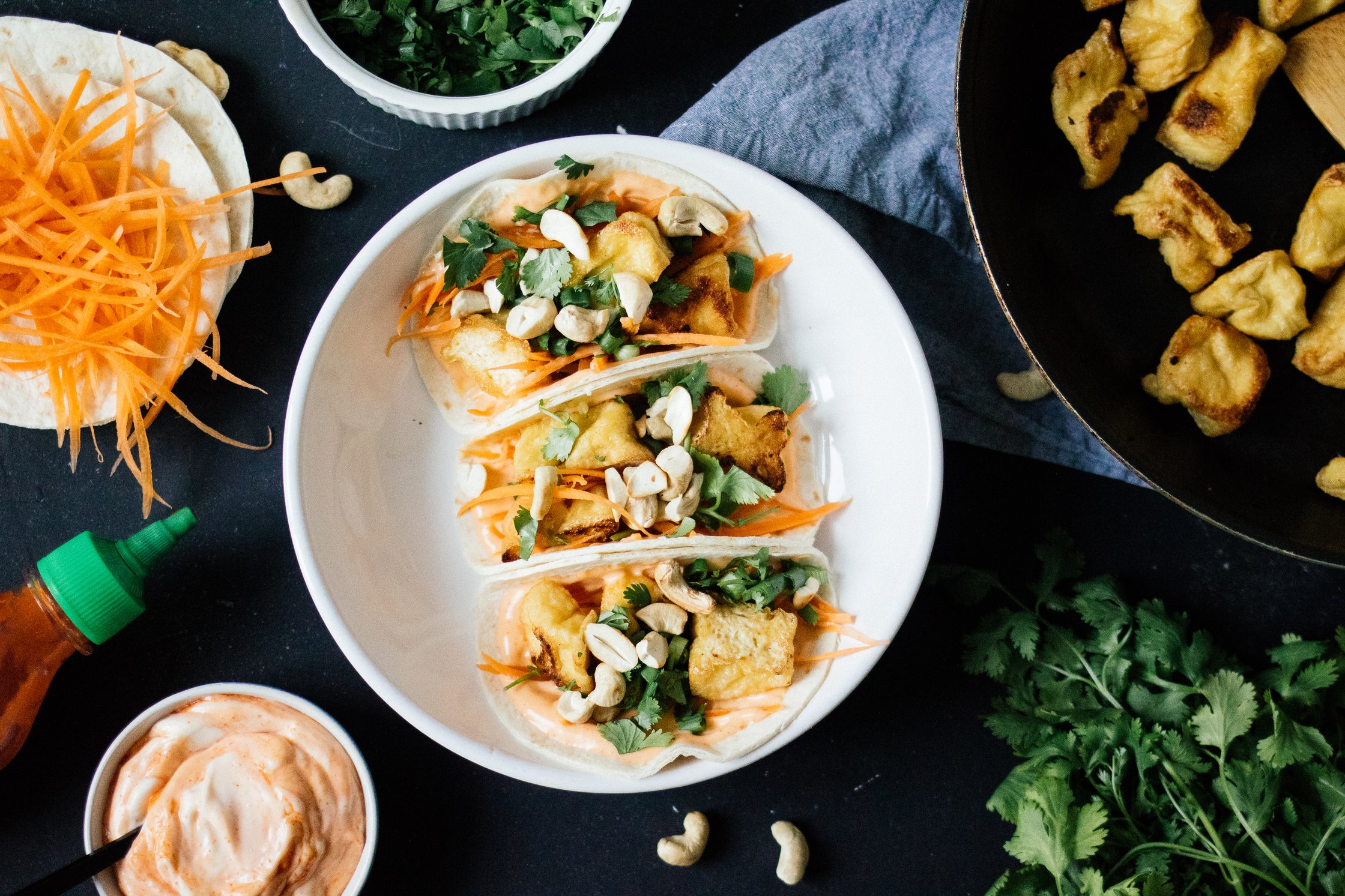 Bánh mì Tacos auf weißem Teller