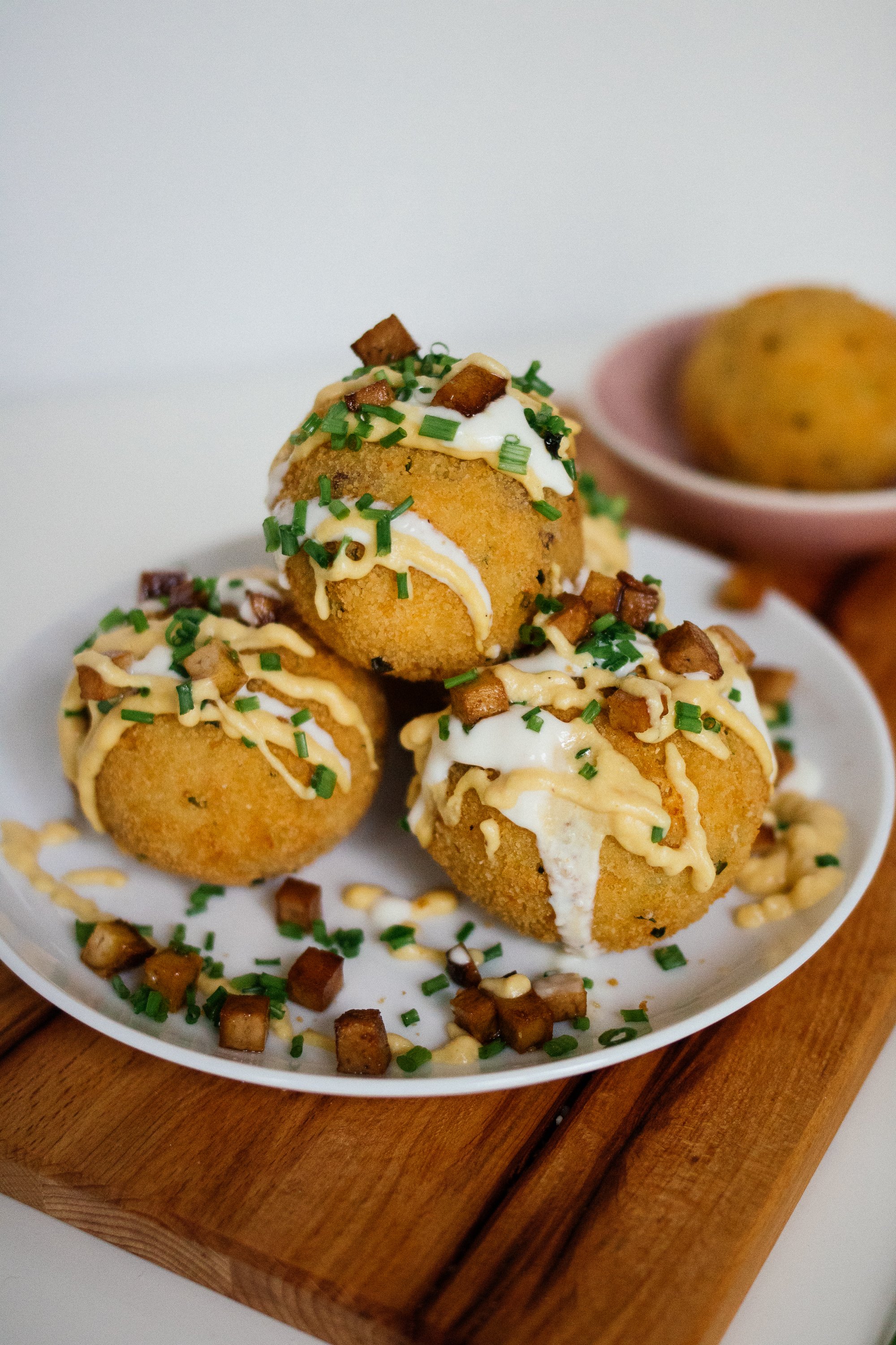 Vegane Frittierte Kartoffelbällchen hochkant