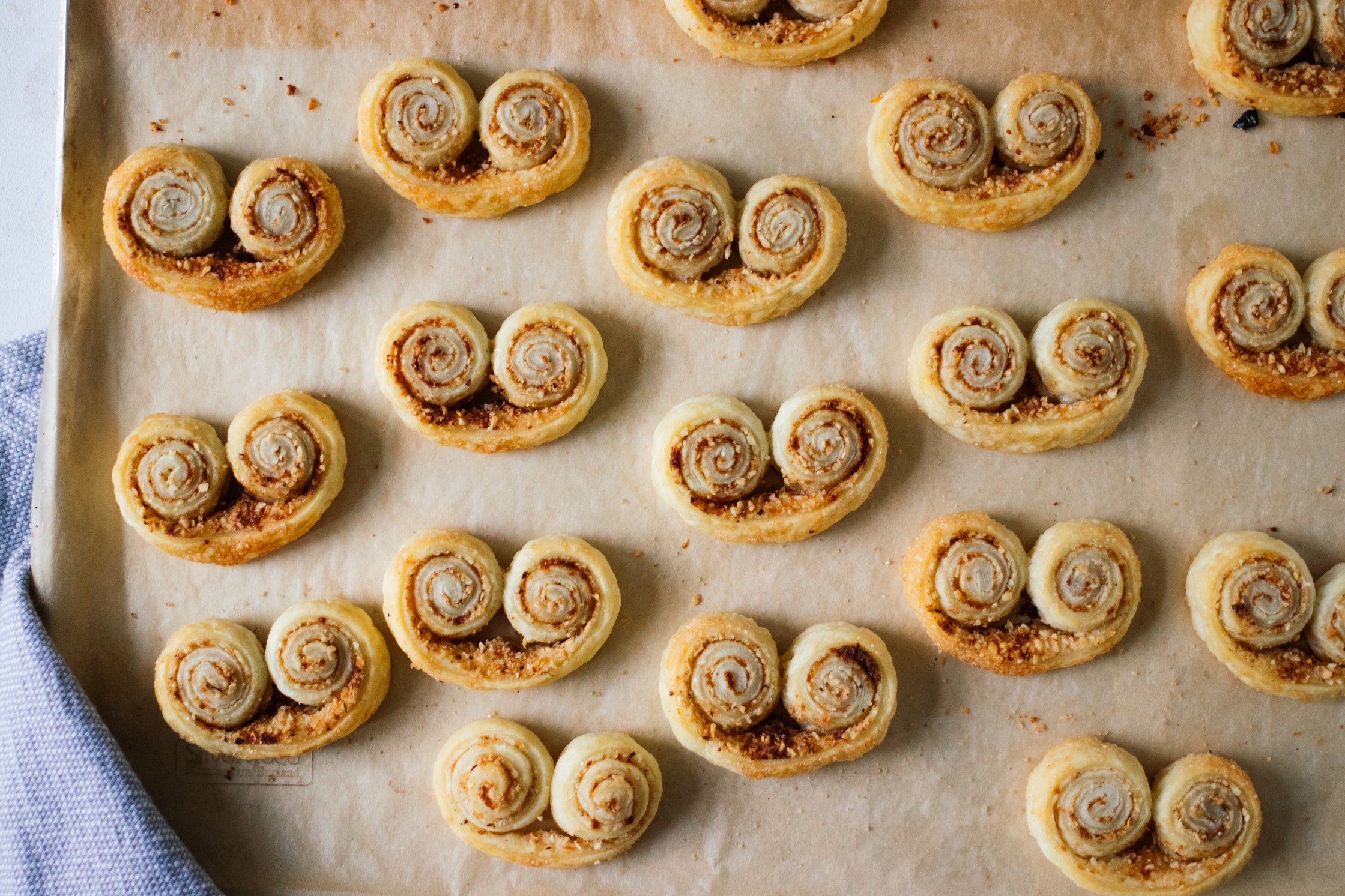 Vegane Weihnachts-Schweineohren nach dem backen