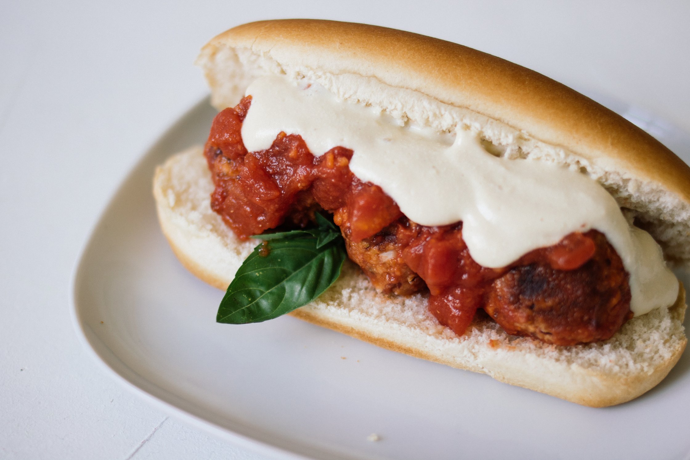 fertiges veganes meatball sandwich