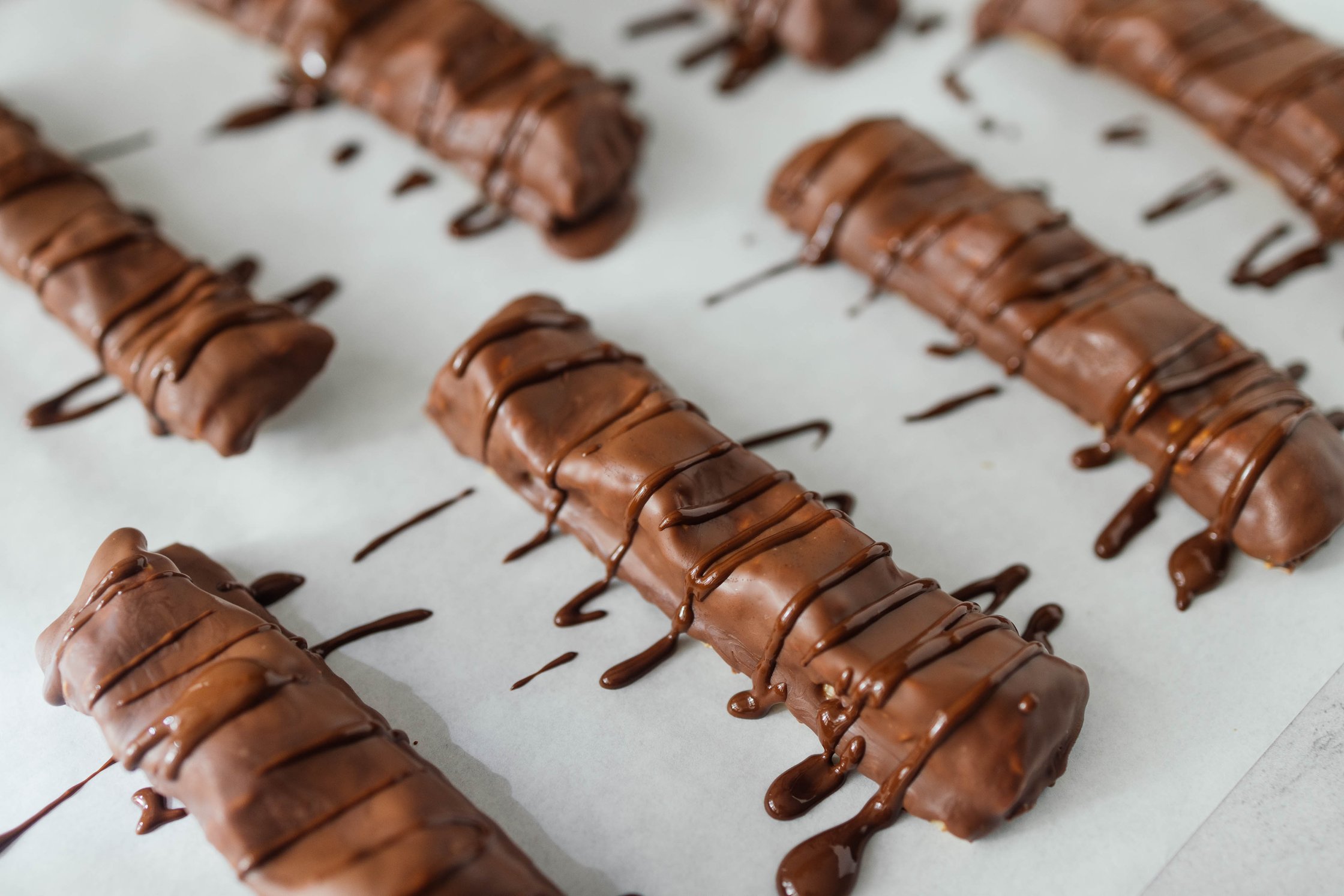 vegane Kinder Bueno mit Schokolade überzogen