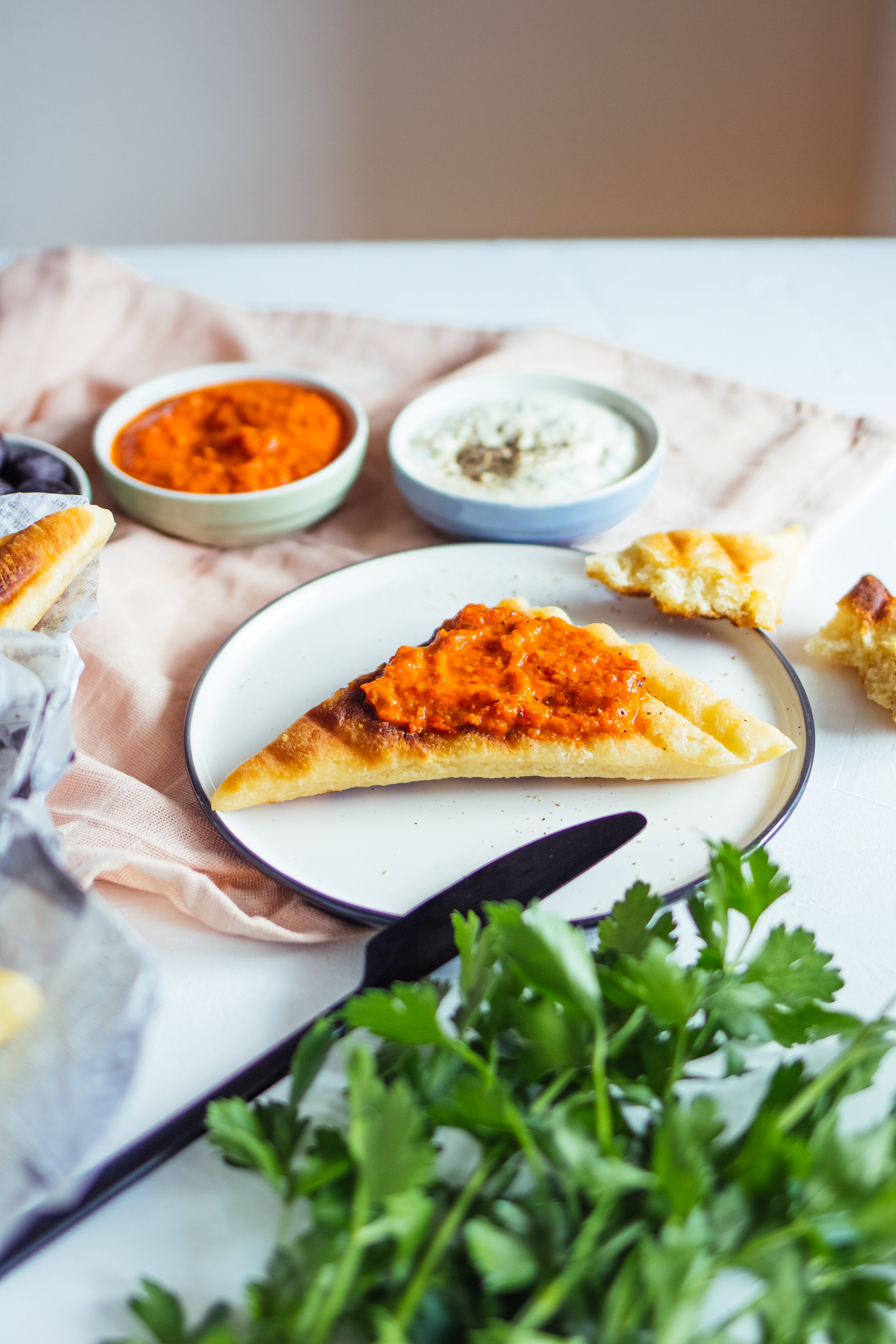 gegrilltes Brot mit Ajvar