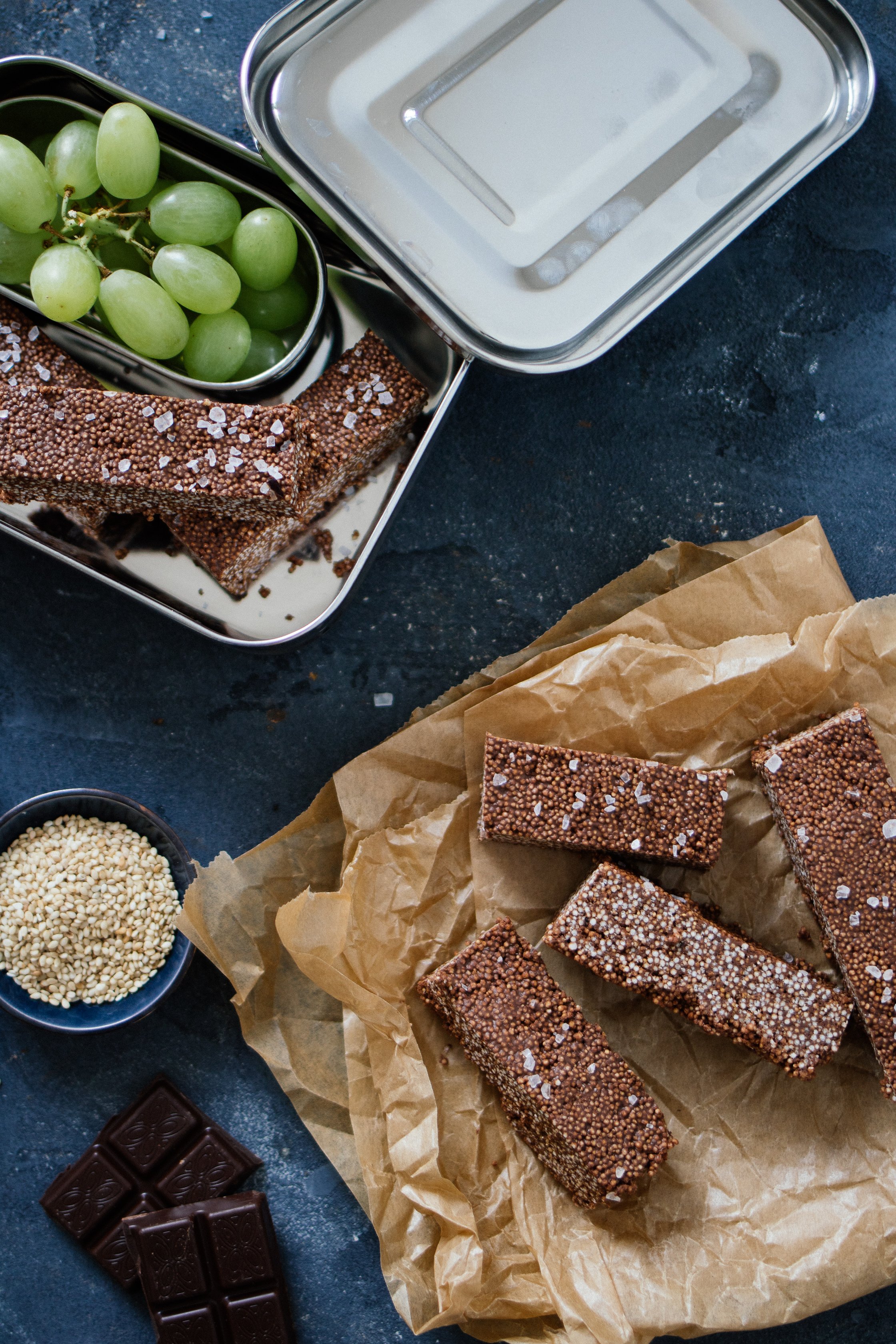 Amaranth-Tahin-Bars bereit zum Transportieren